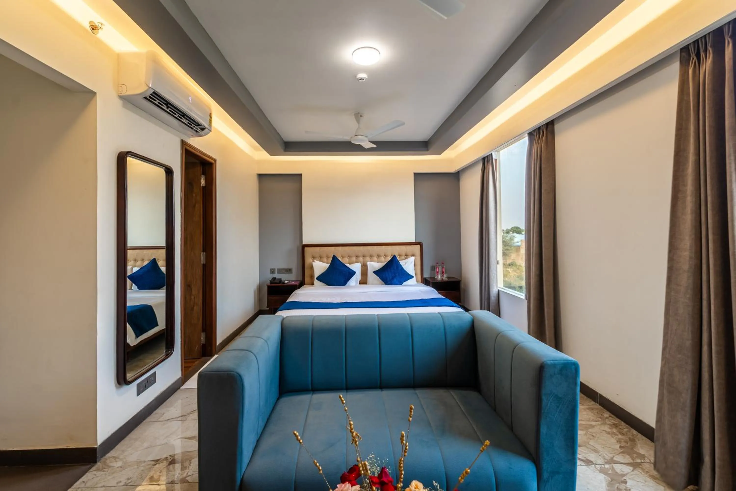 Bedroom, Bed in Clarks Inn Suites Jaipur