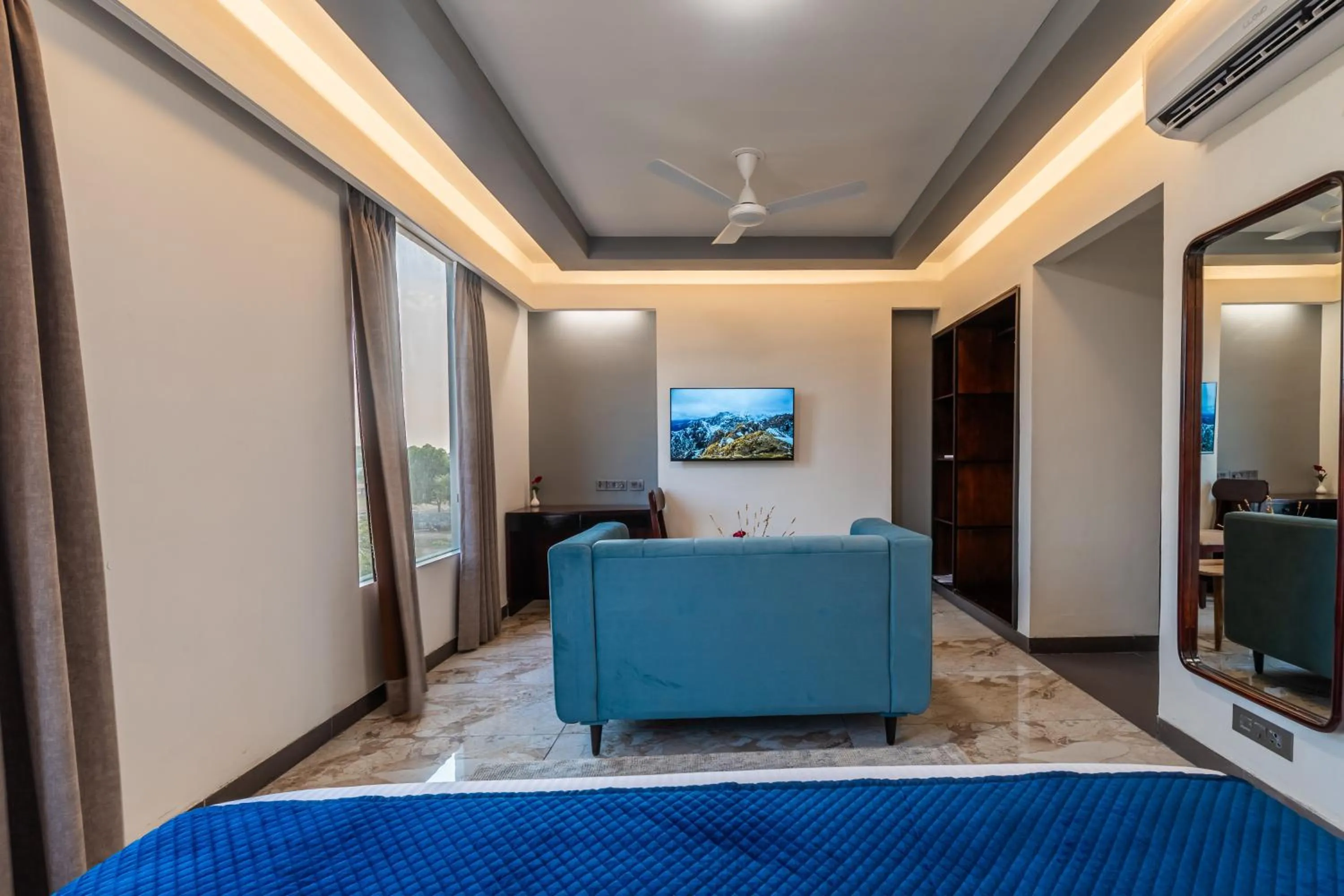 Seating area, Bed in Clarks Inn Suites Jaipur