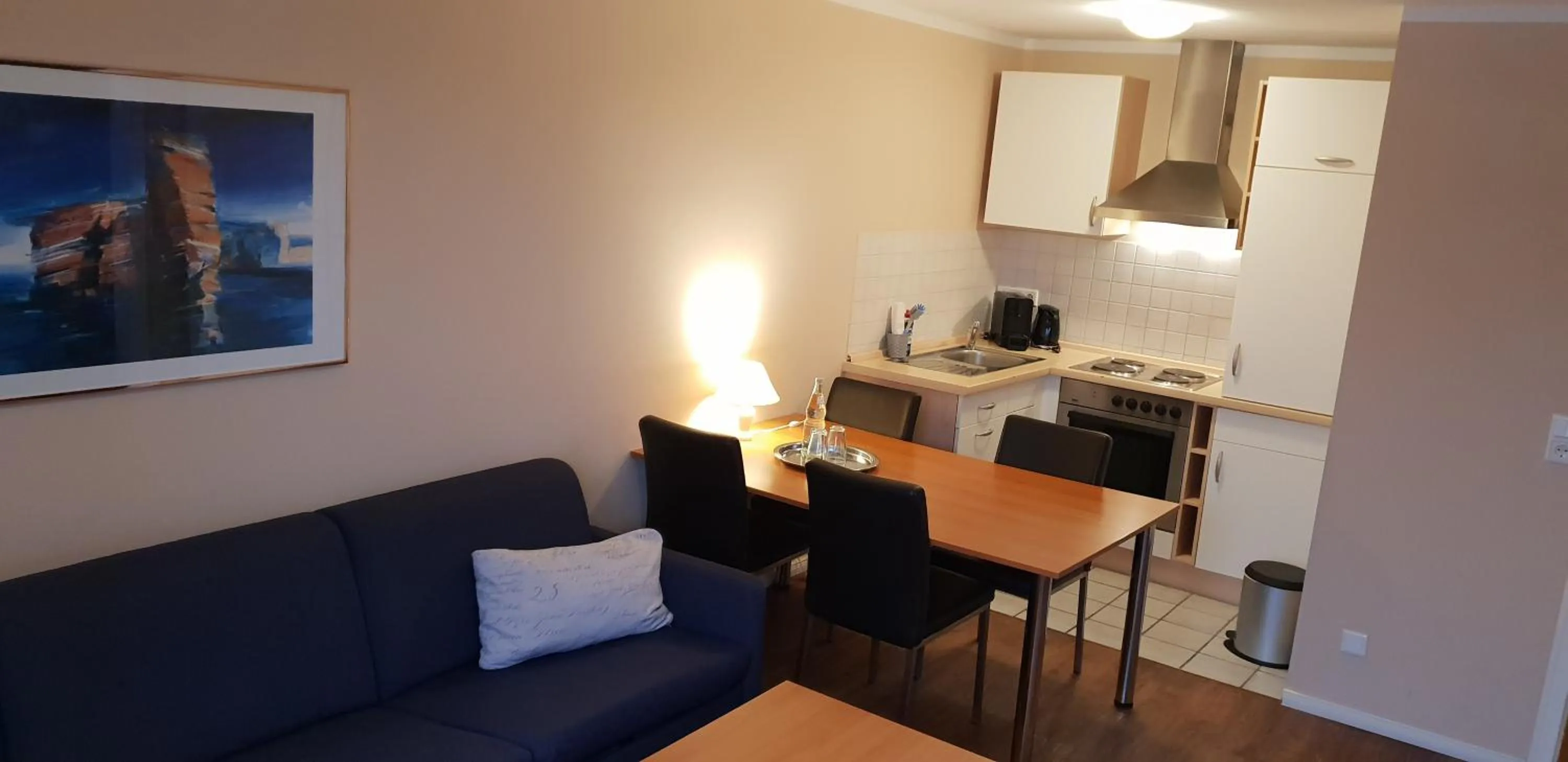 Kitchen or kitchenette in Airport Hotel One Aparthotel Sylt