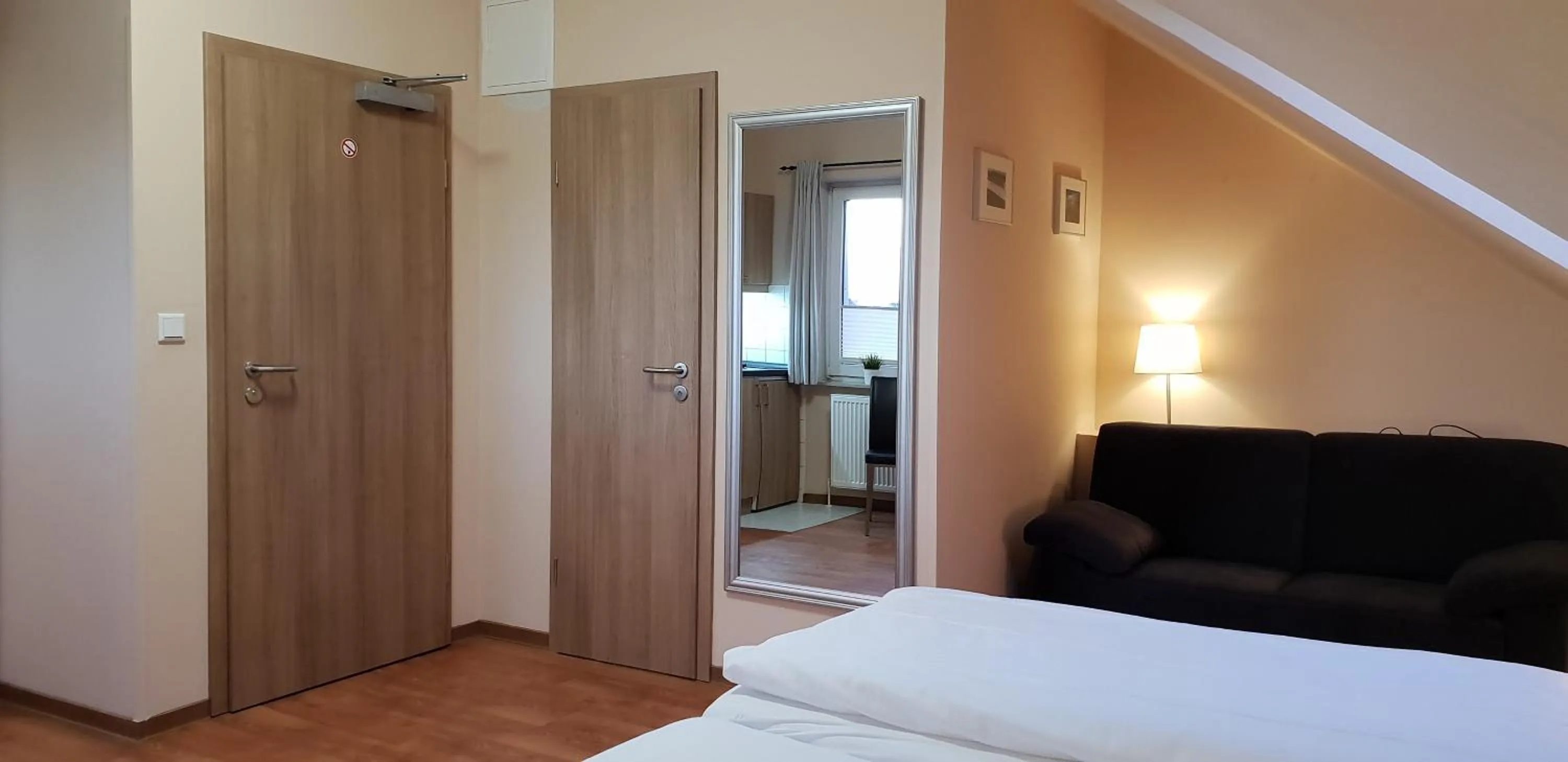 Staff, Bed in Airport Hotel One Aparthotel Sylt