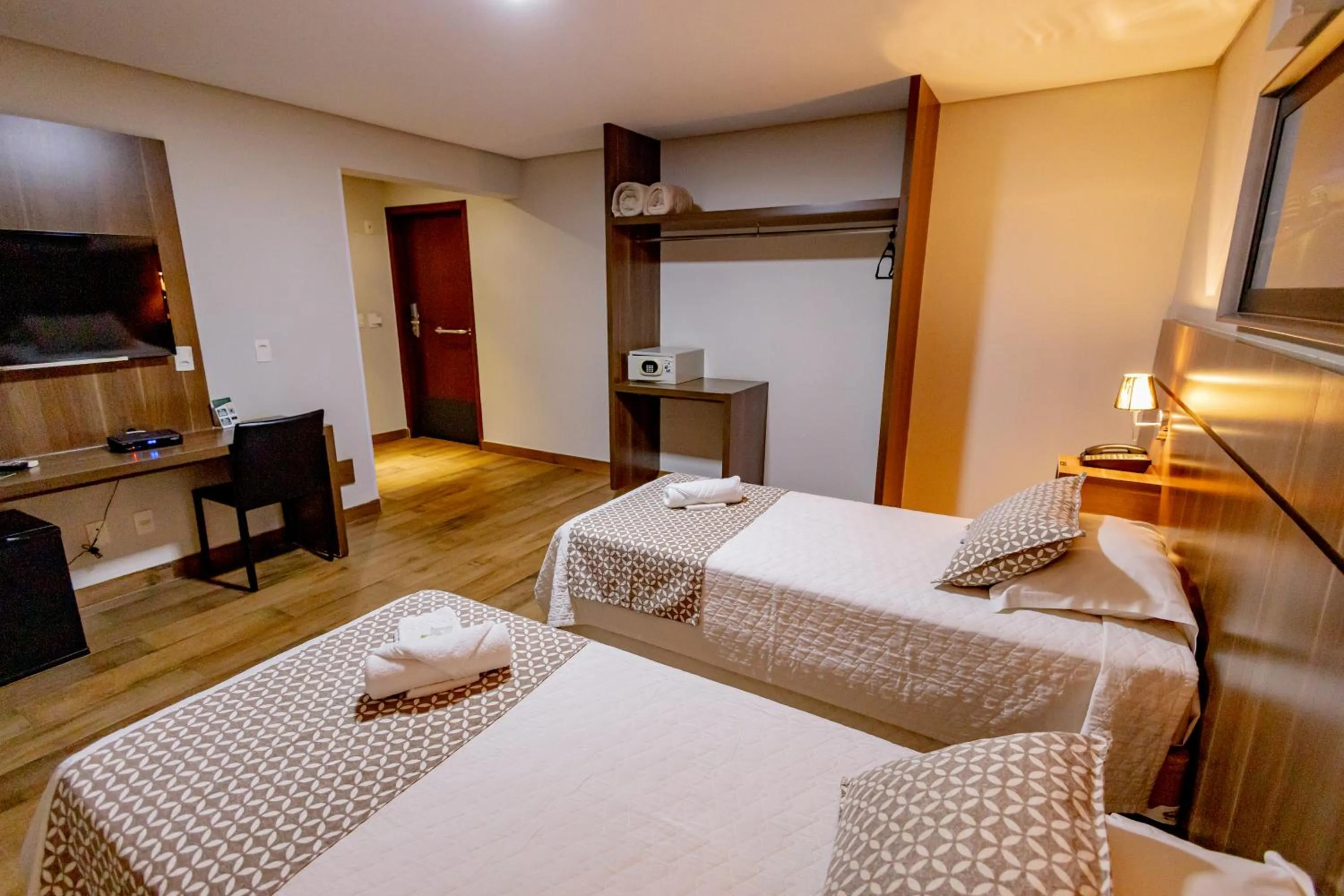 Bed in Padom Business Hotel