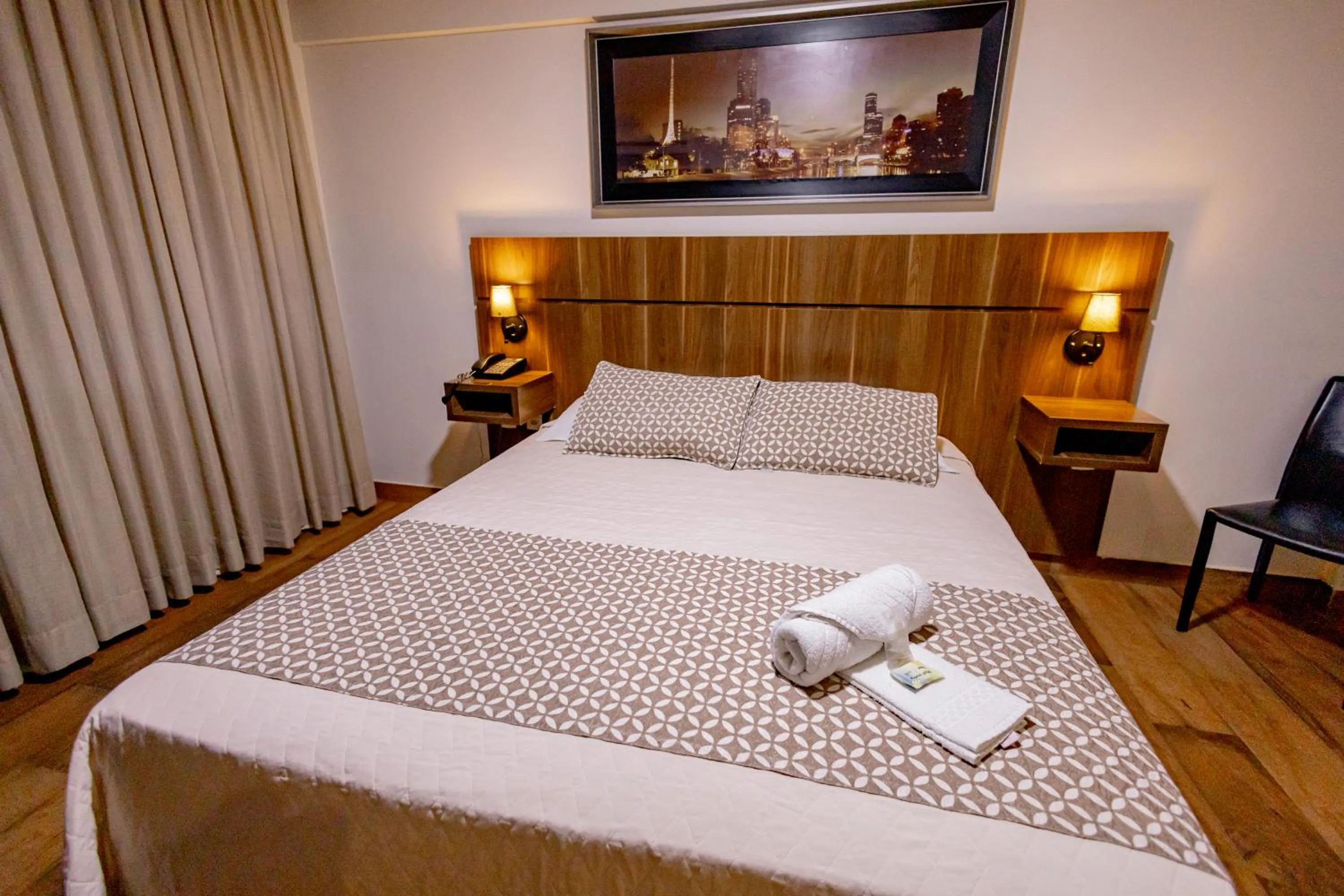 Bed in Padom Business Hotel