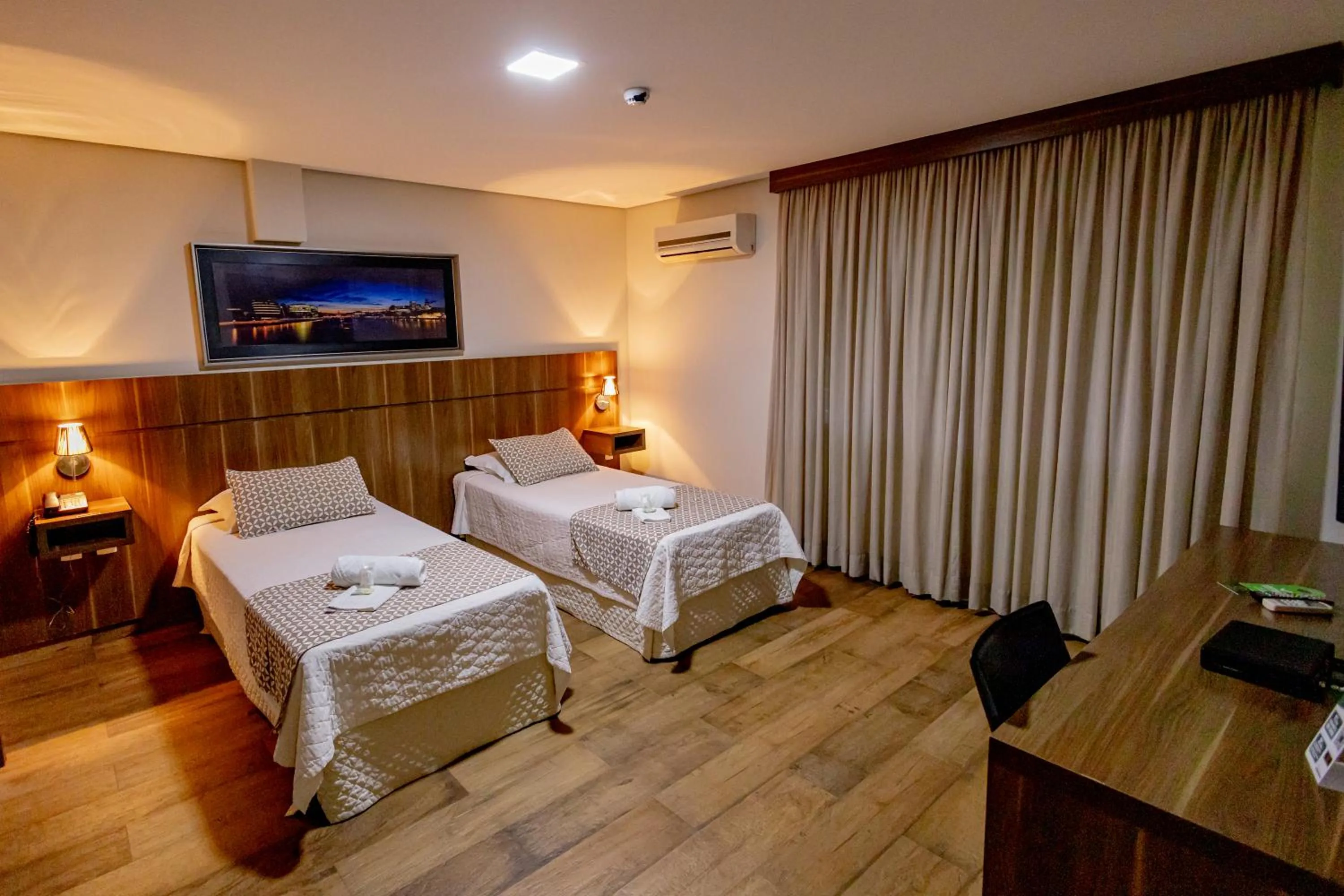 Bed in Padom Business Hotel