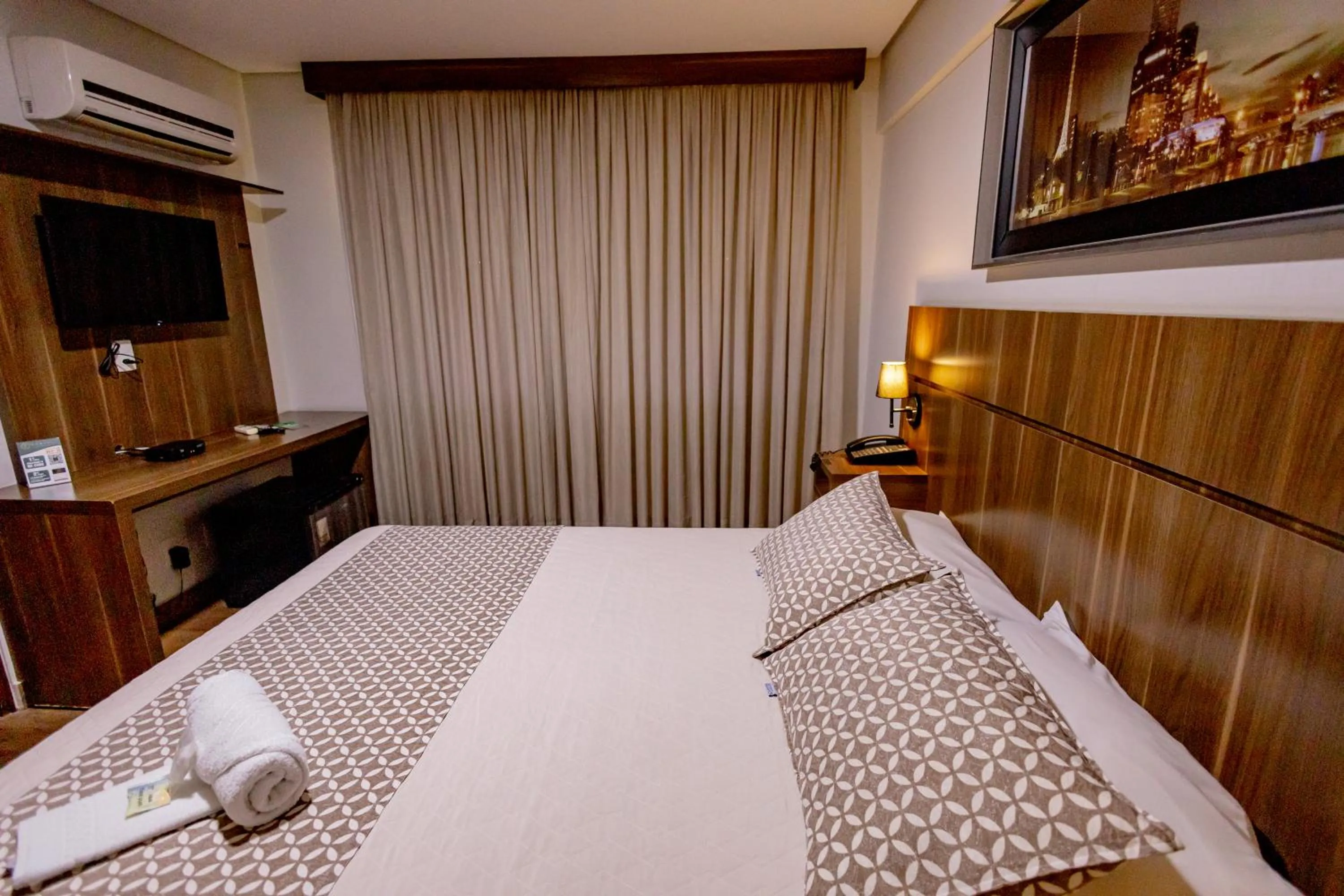 Bed in Padom Business Hotel