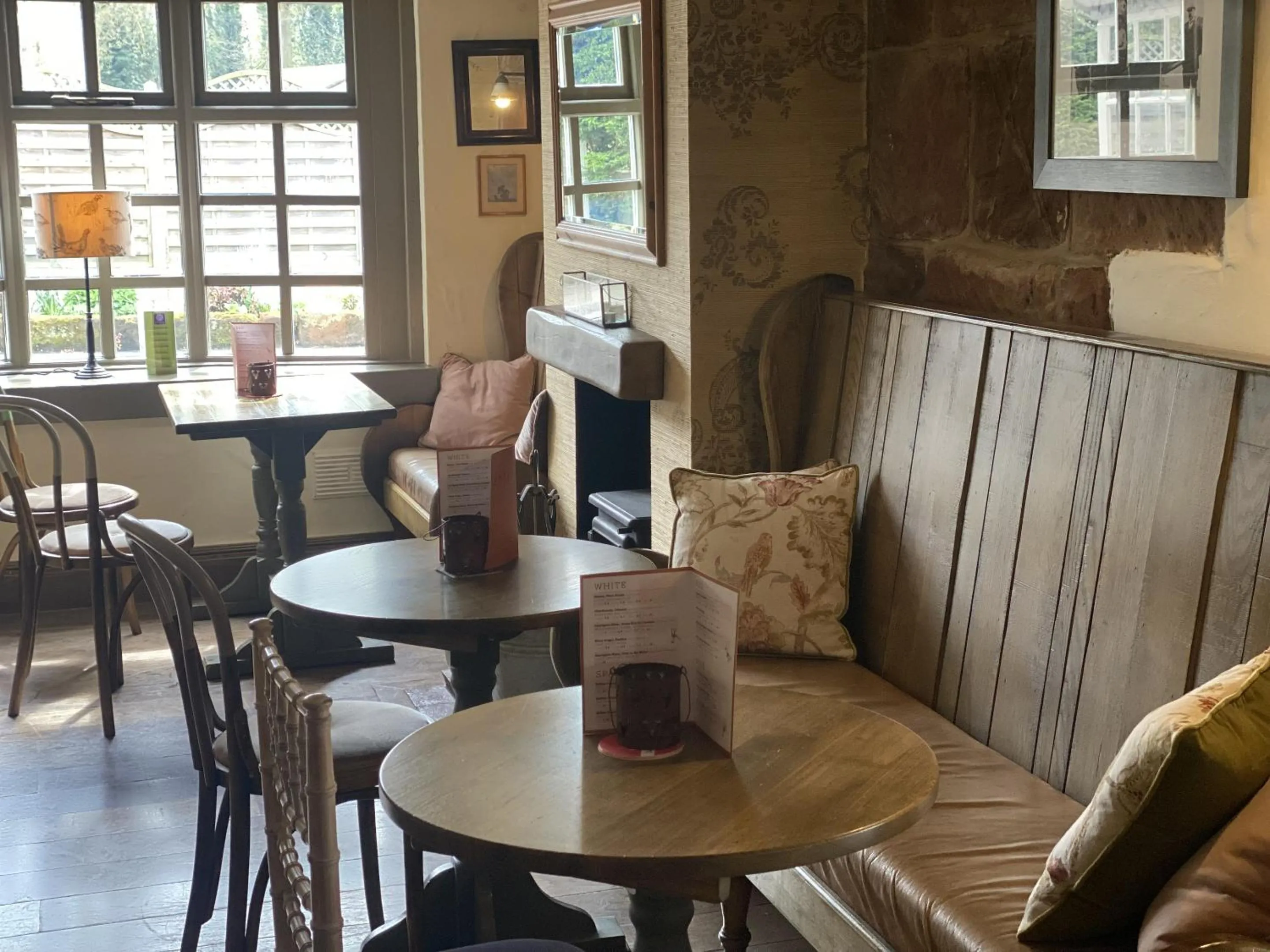 Food and drinks in Burlton Inn