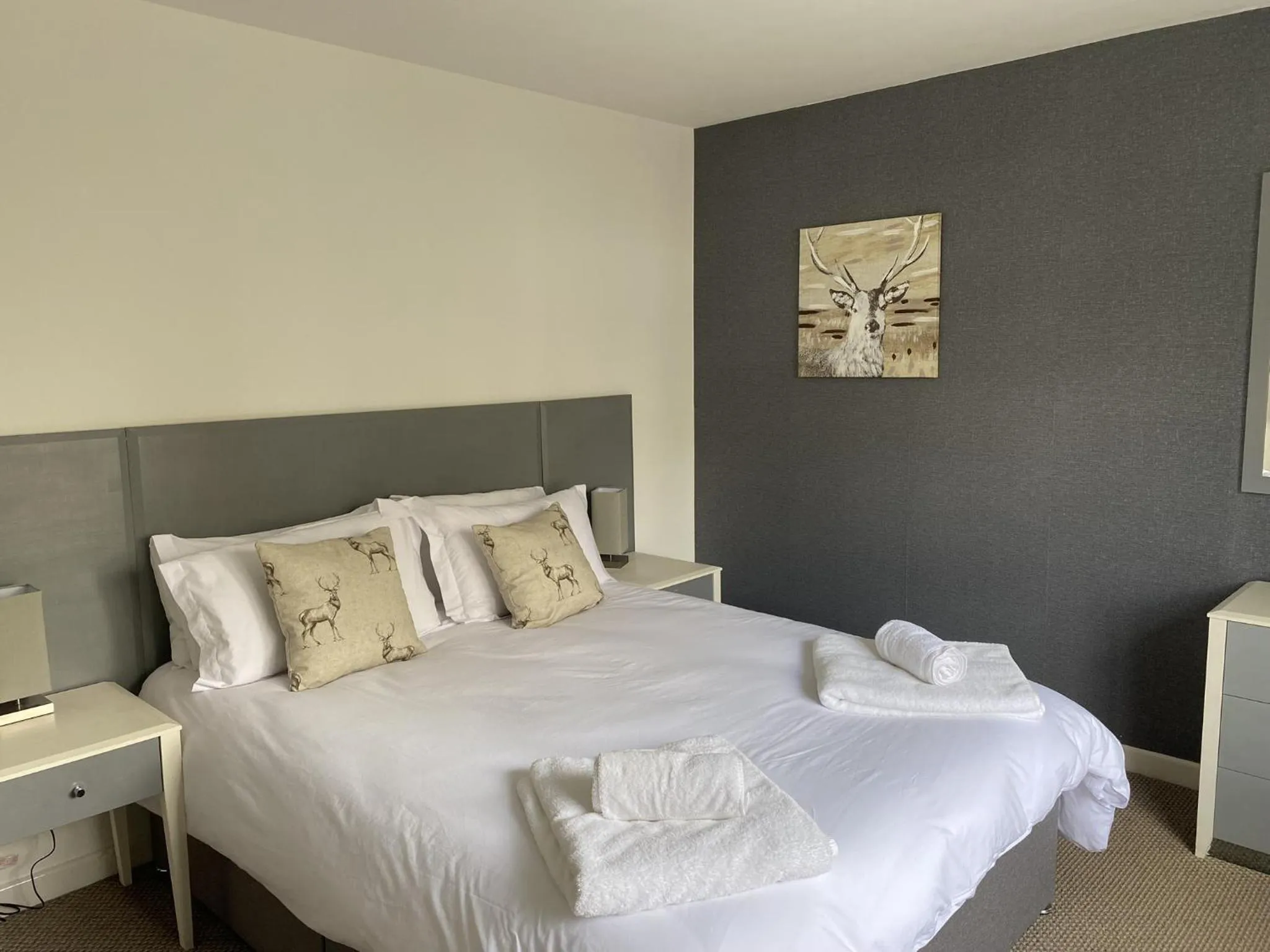 Bedroom in Burlton Inn