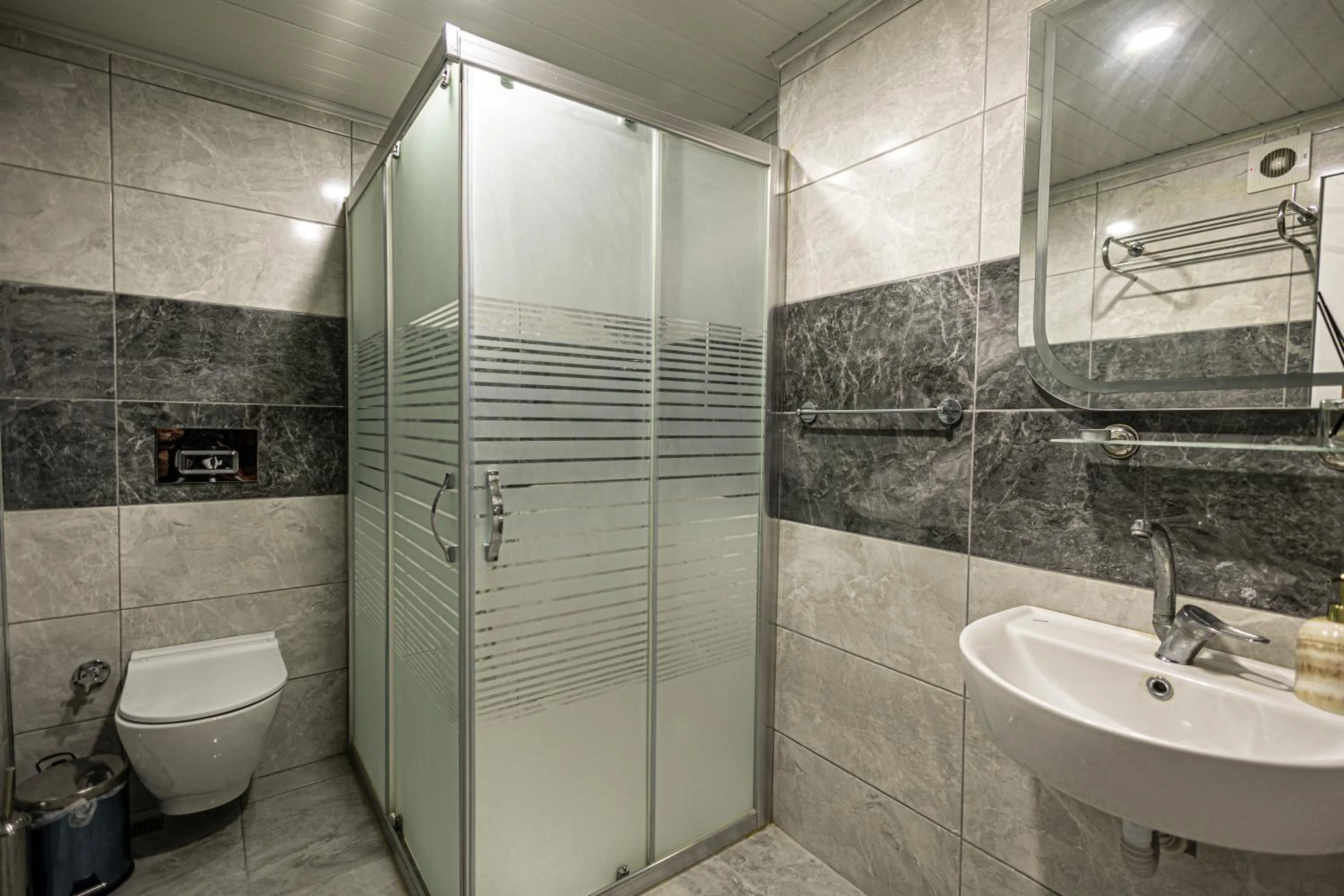 Breakfast in Zümrütü anka cave