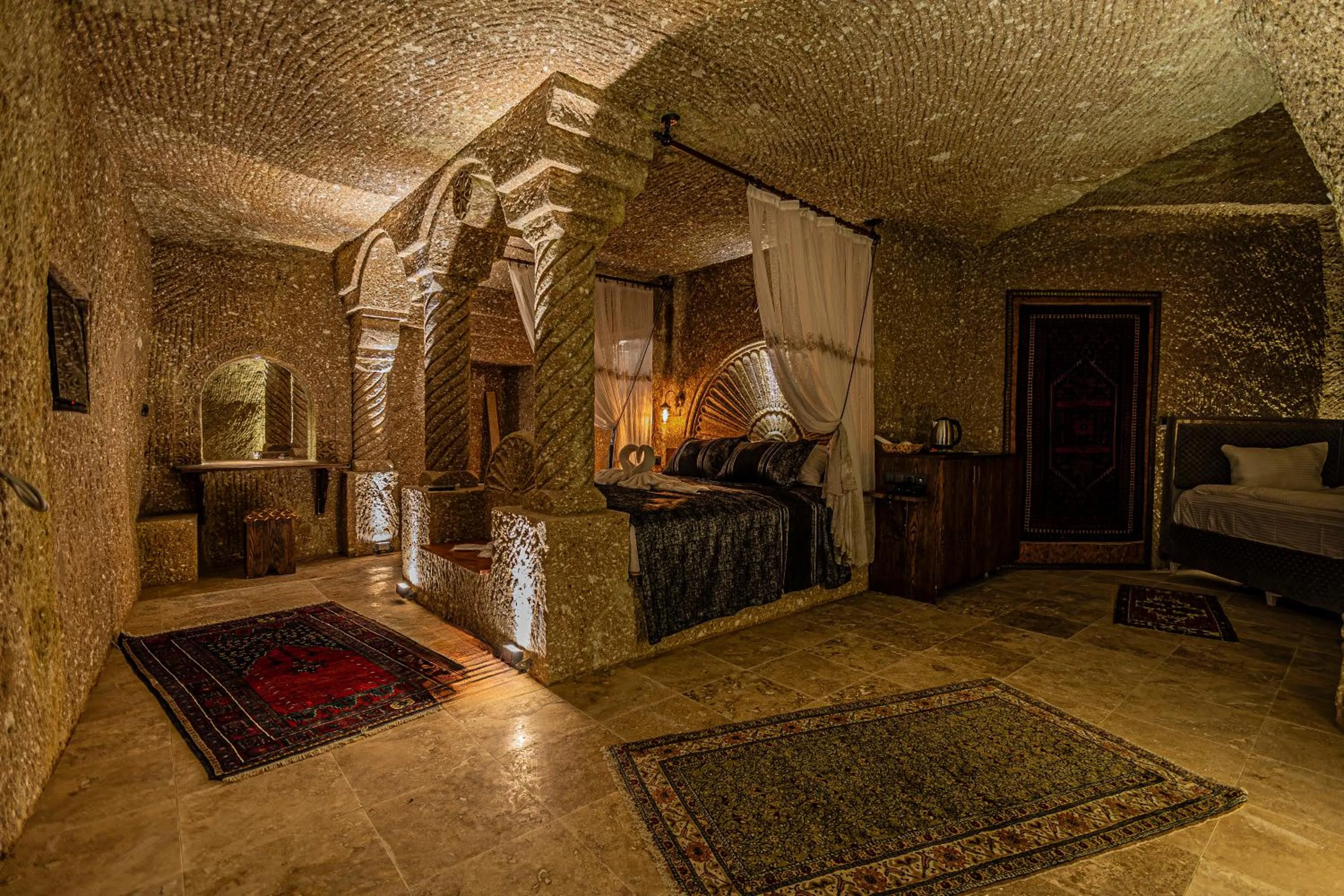 Breakfast in Zümrütü anka cave