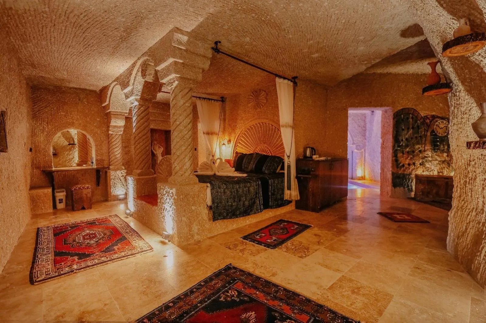 Bedroom in Zümrütü Anka Cave