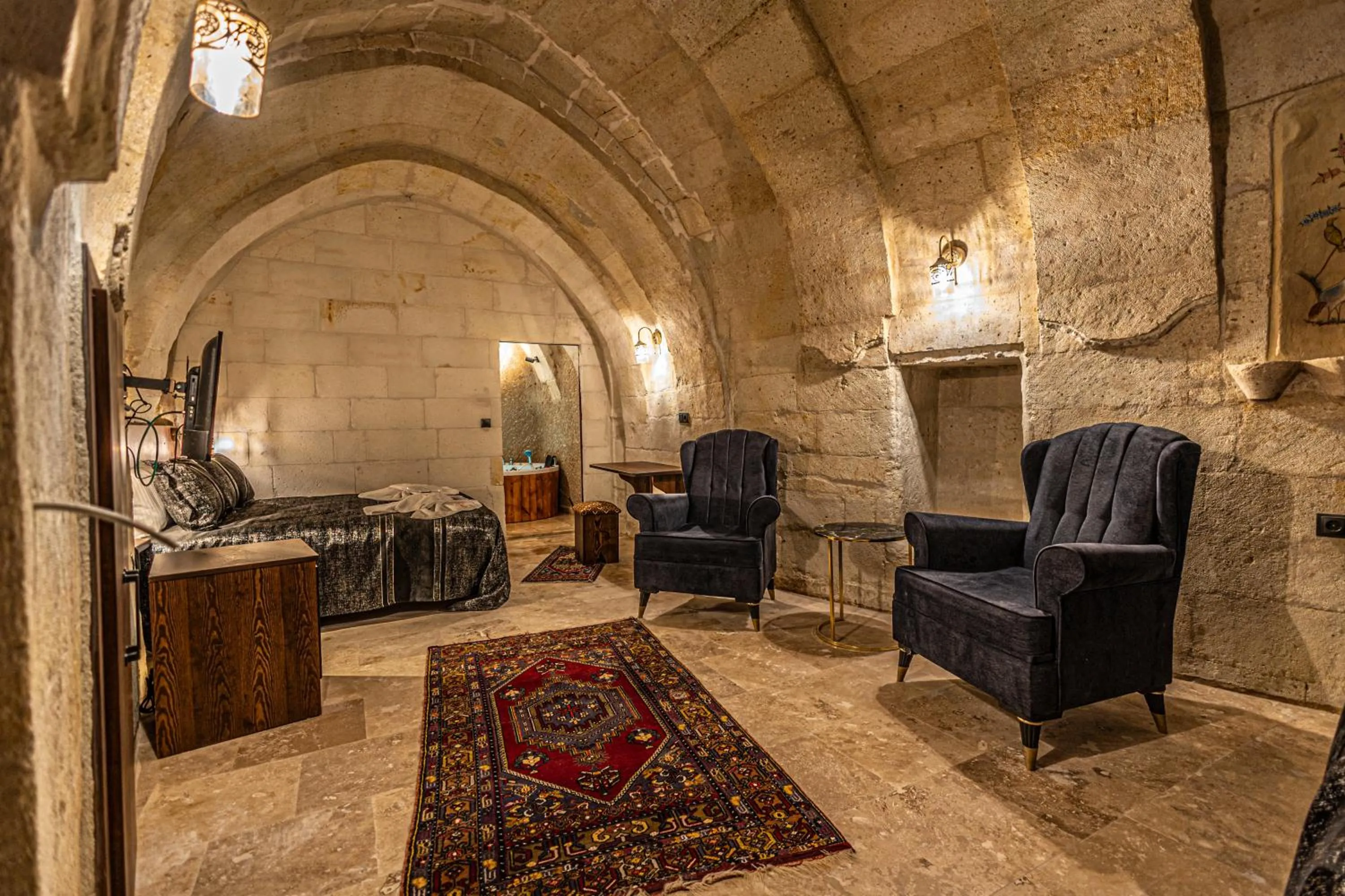 Breakfast in Zümrütü anka cave