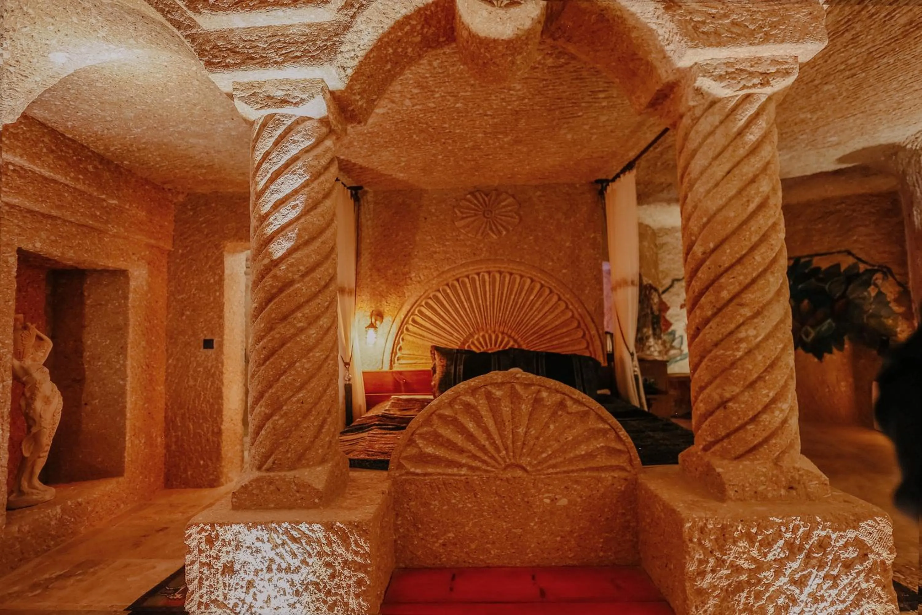 Zümrütü anka cave