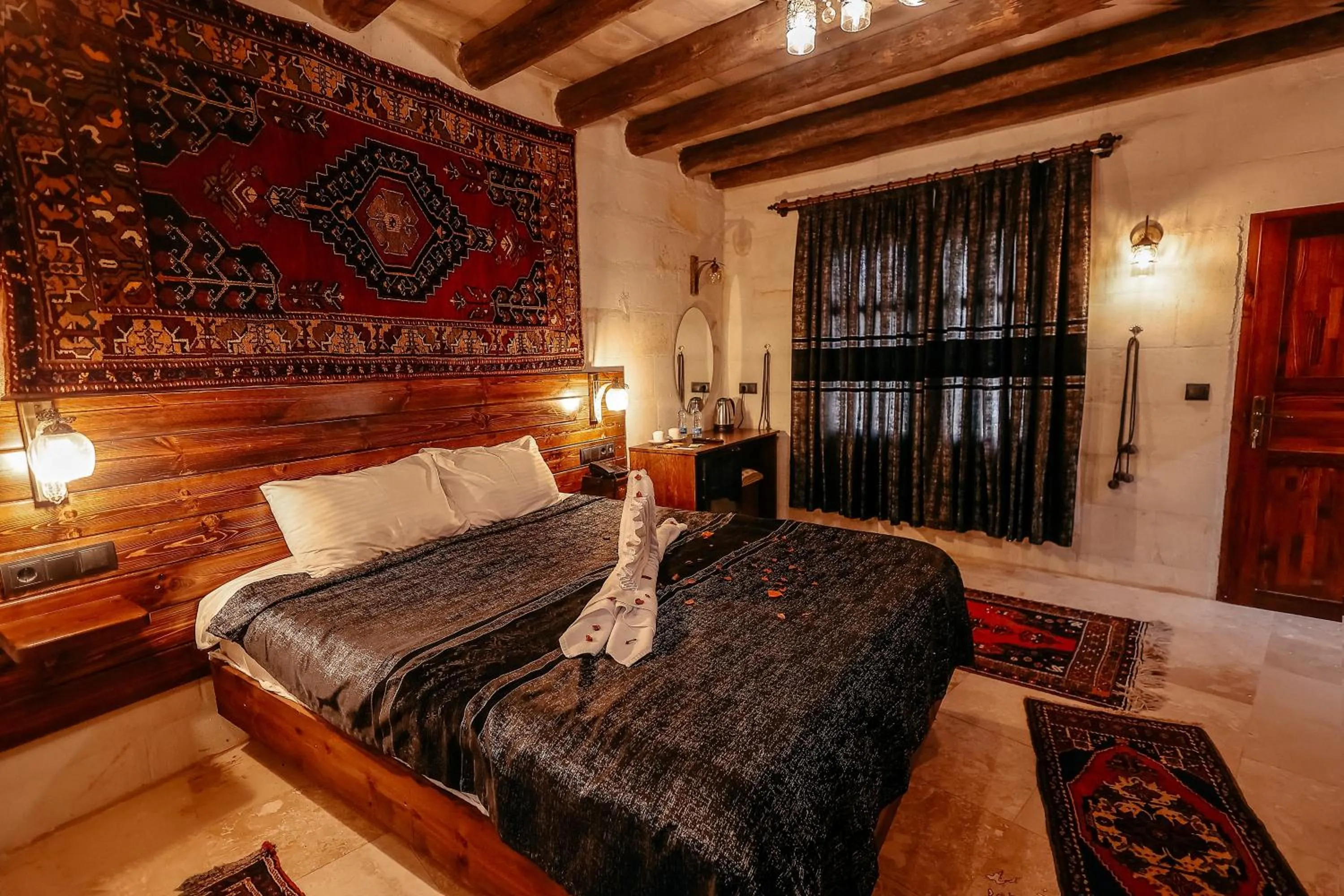 Bed in Zümrütü anka cave