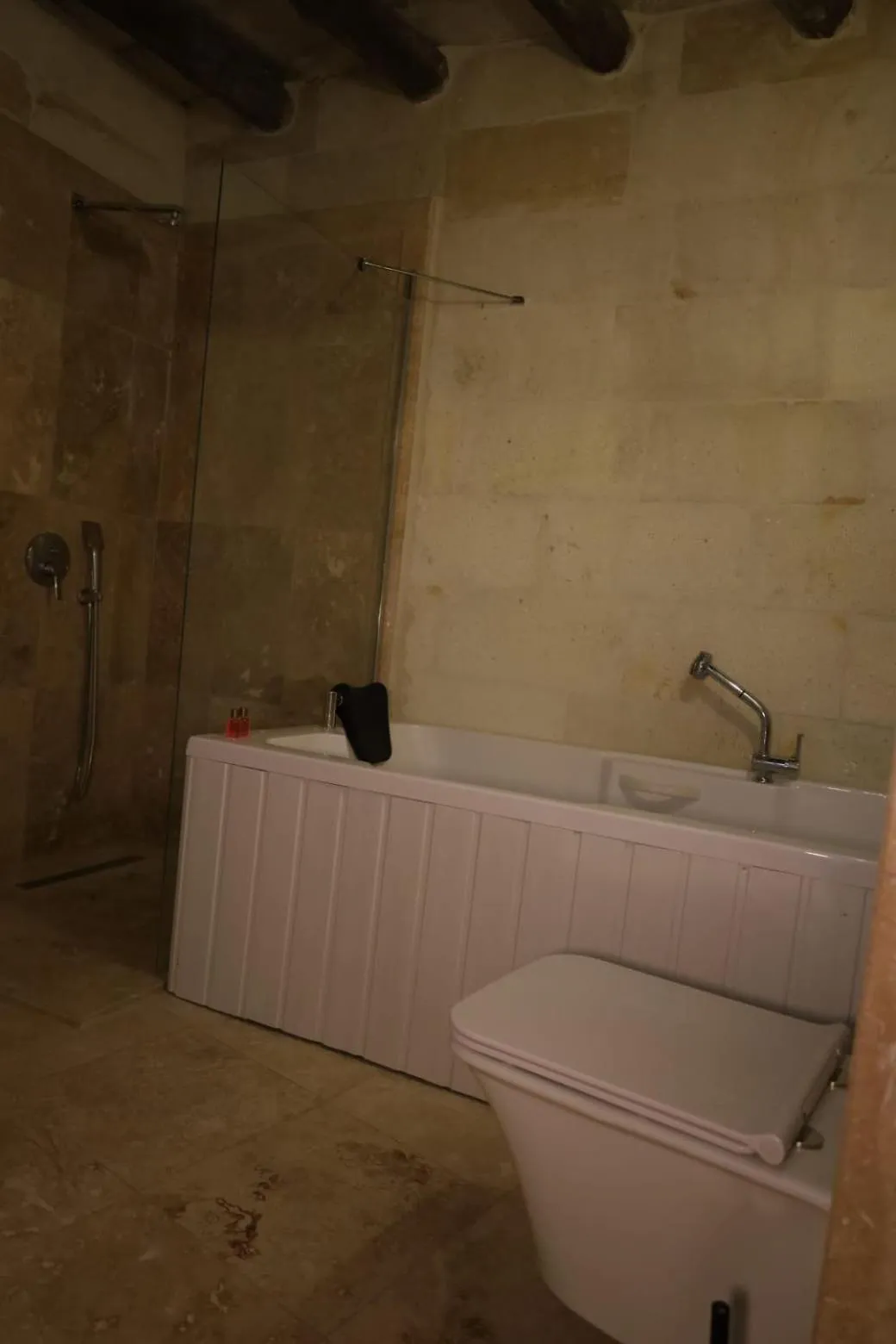 Bathroom in Zümrütü anka cave