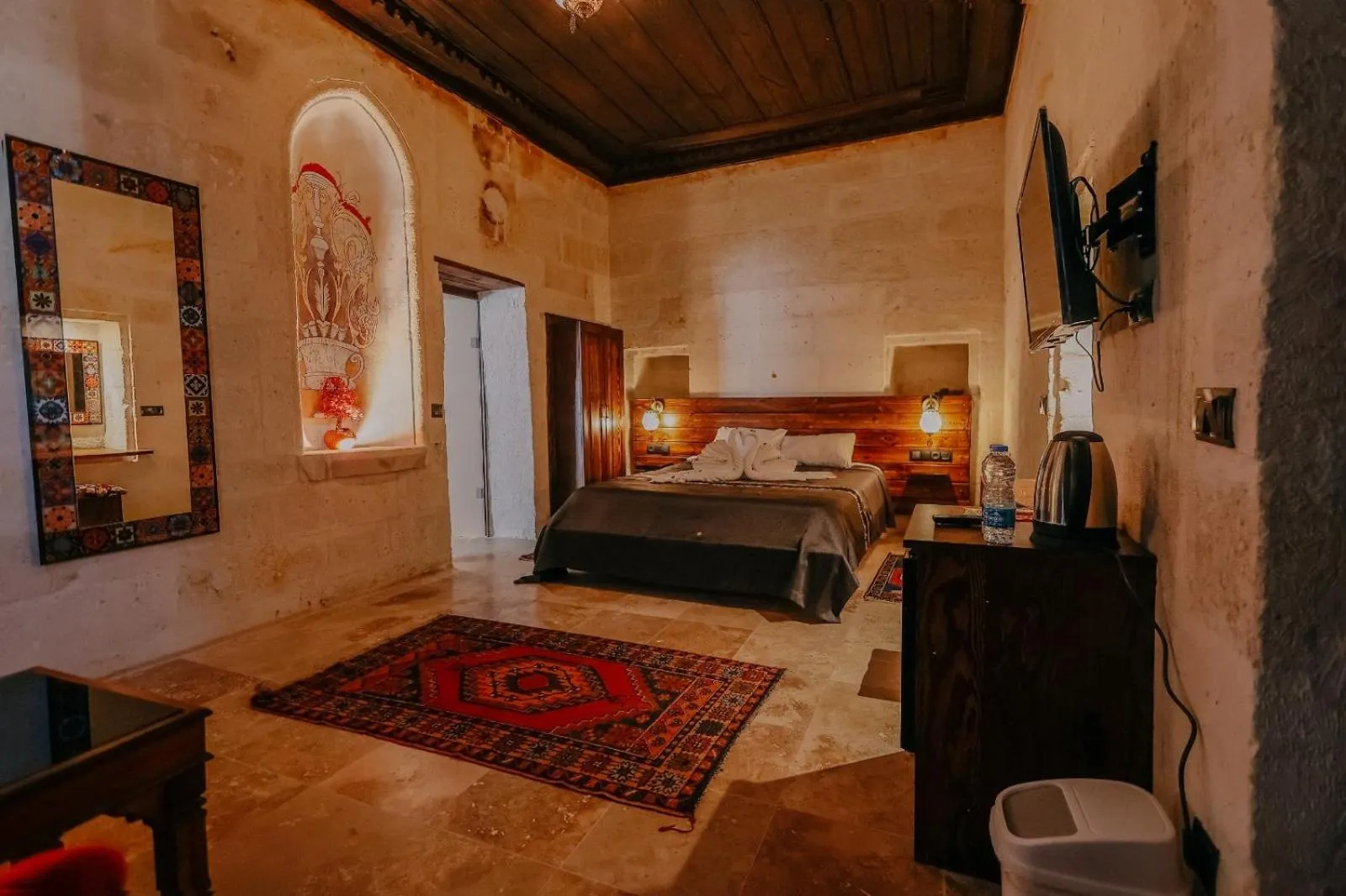 Bed in Zümrütü Anka Cave