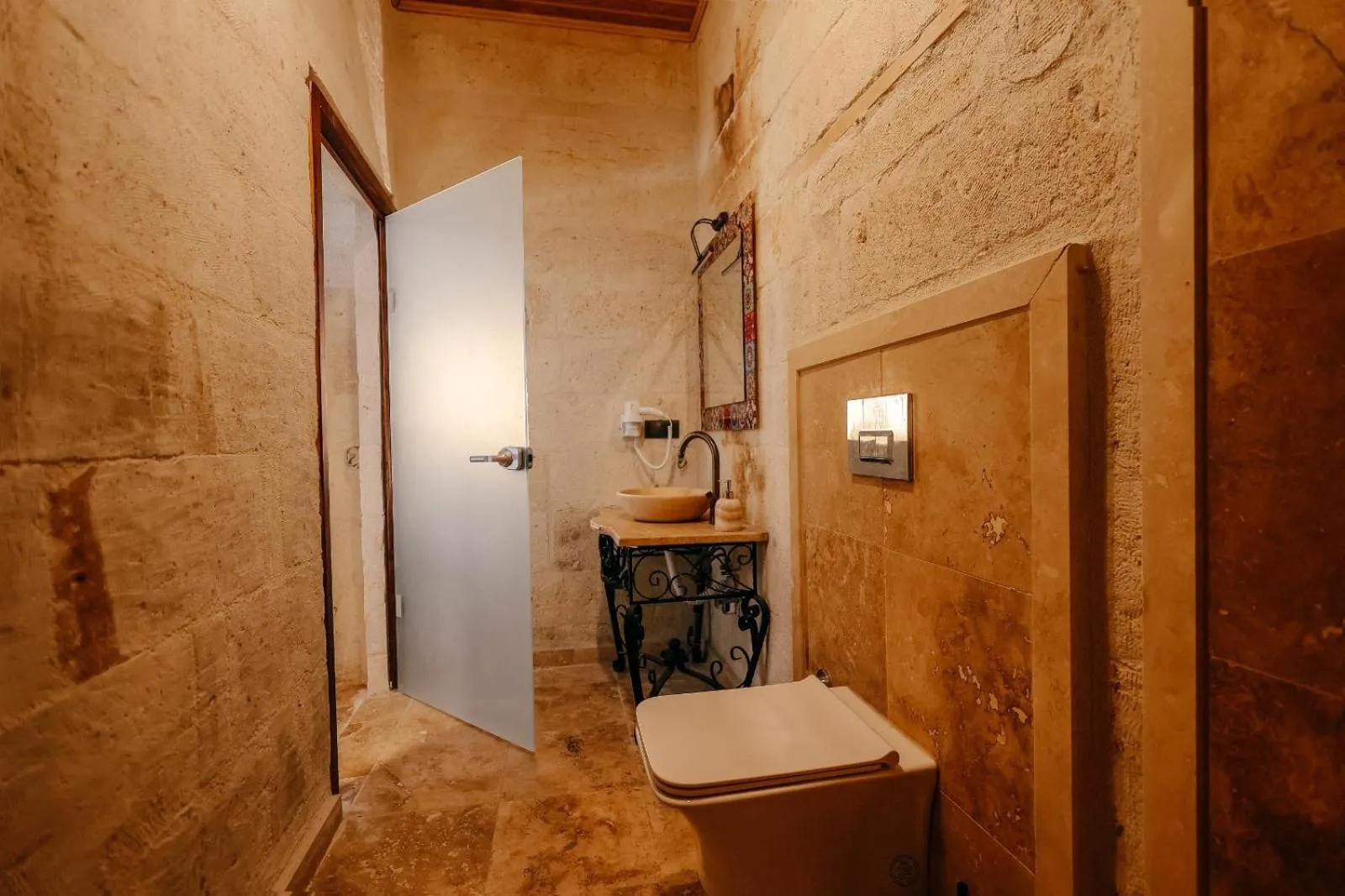 Bathroom in Zümrütü Anka Cave