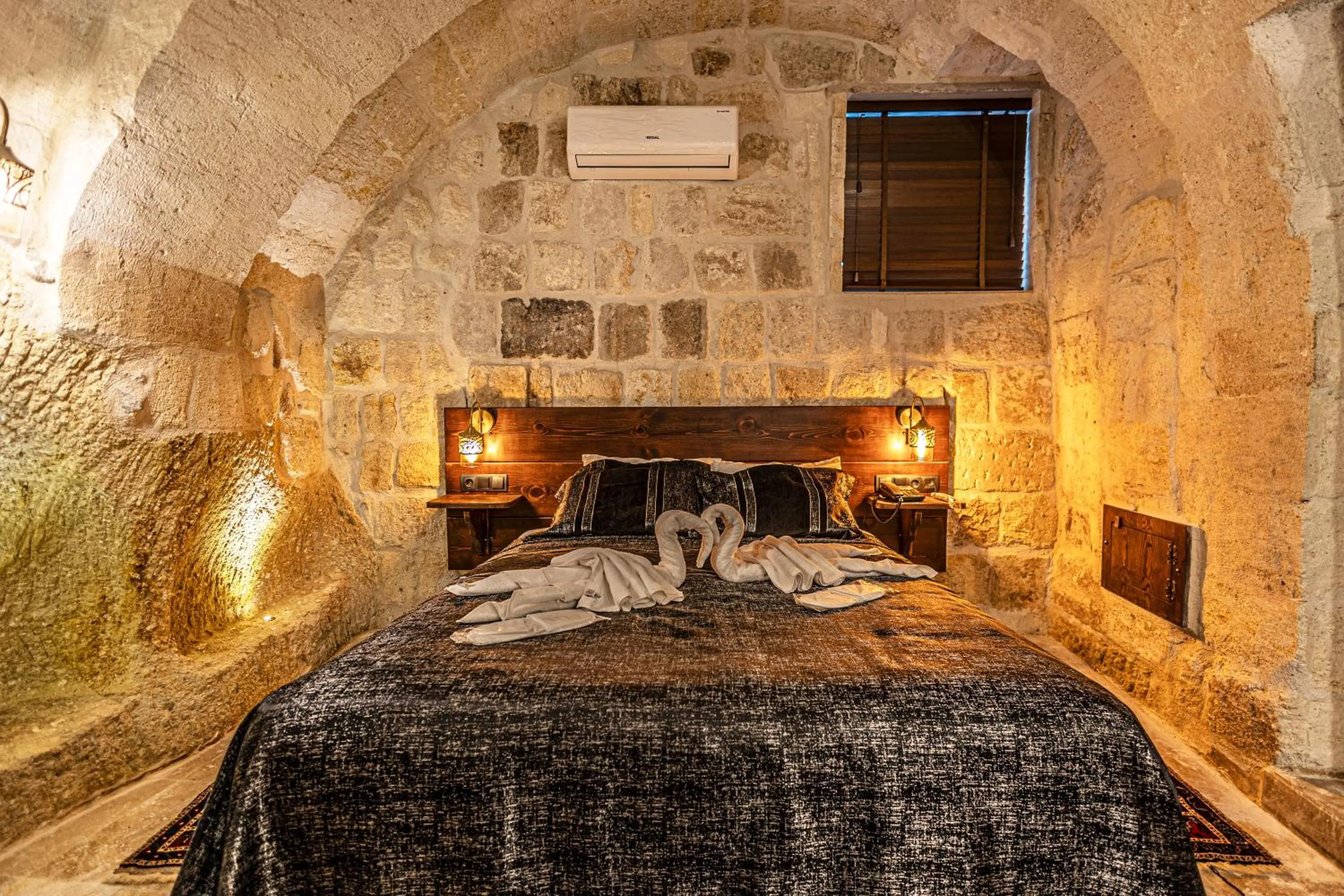 Breakfast, Bed in Zümrütü anka cave