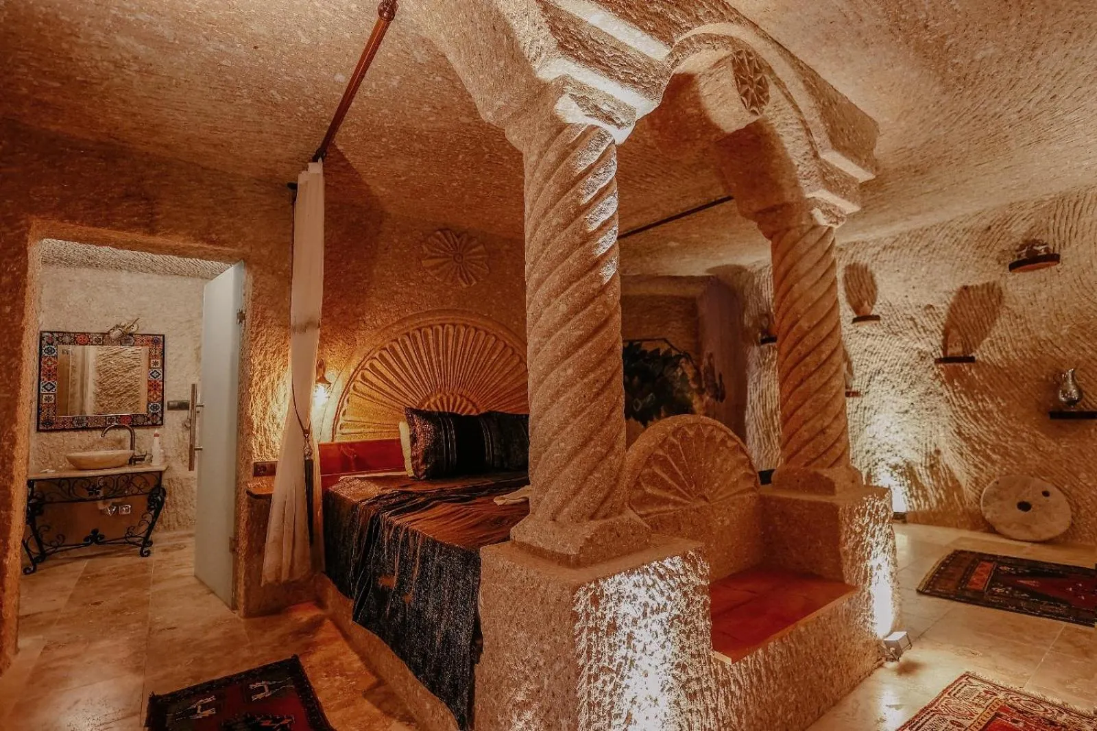 Bedroom, Bed in Zümrütü Anka Cave