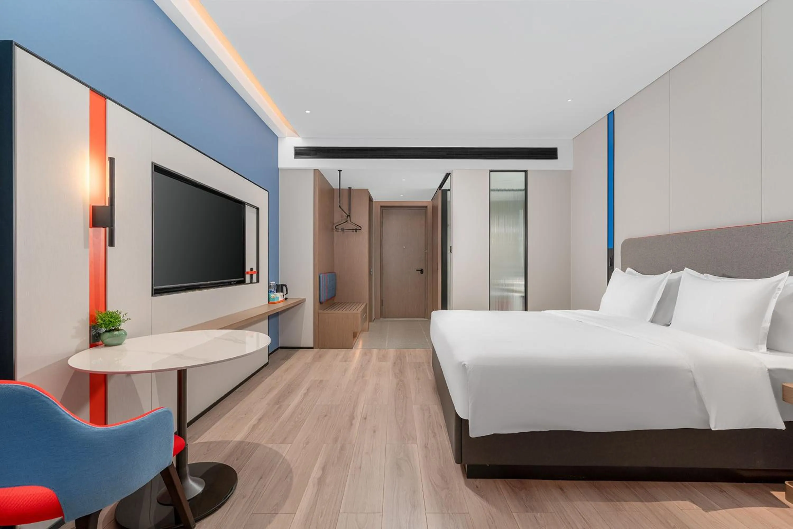 Photo of the whole room, Bed in Holiday Inn Express Kunming Economic Dev Zone by IHG