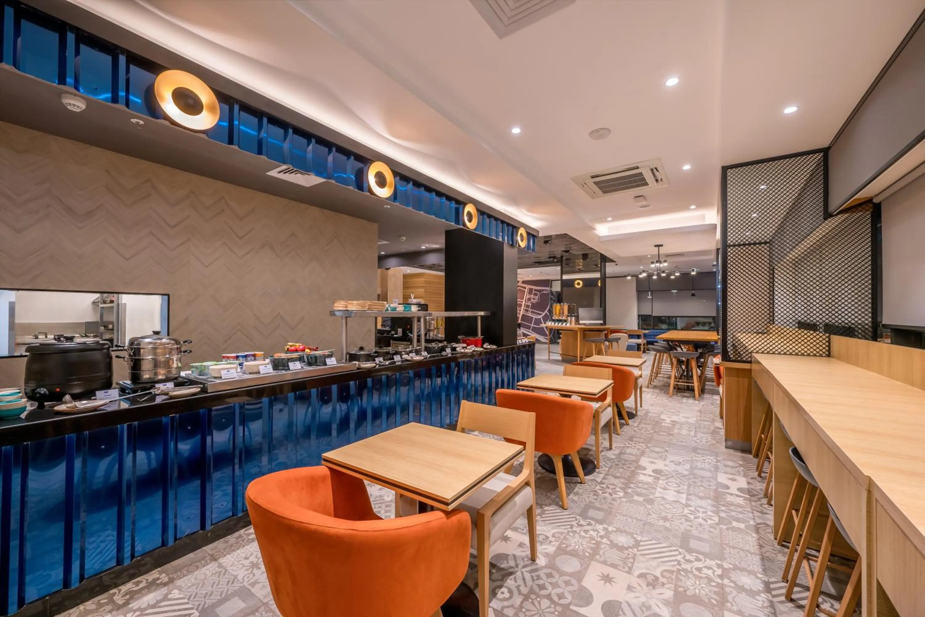 Restaurant/places to eat in Holiday Inn Express Greater Noida Knowledge Park by IHG