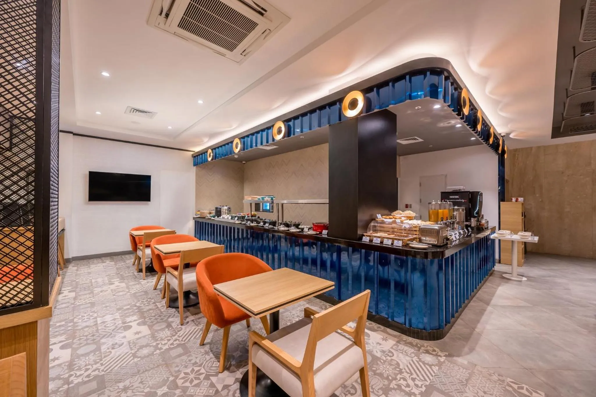 Restaurant/places to eat in Holiday Inn Express Greater Noida Knowledge Park by IHG