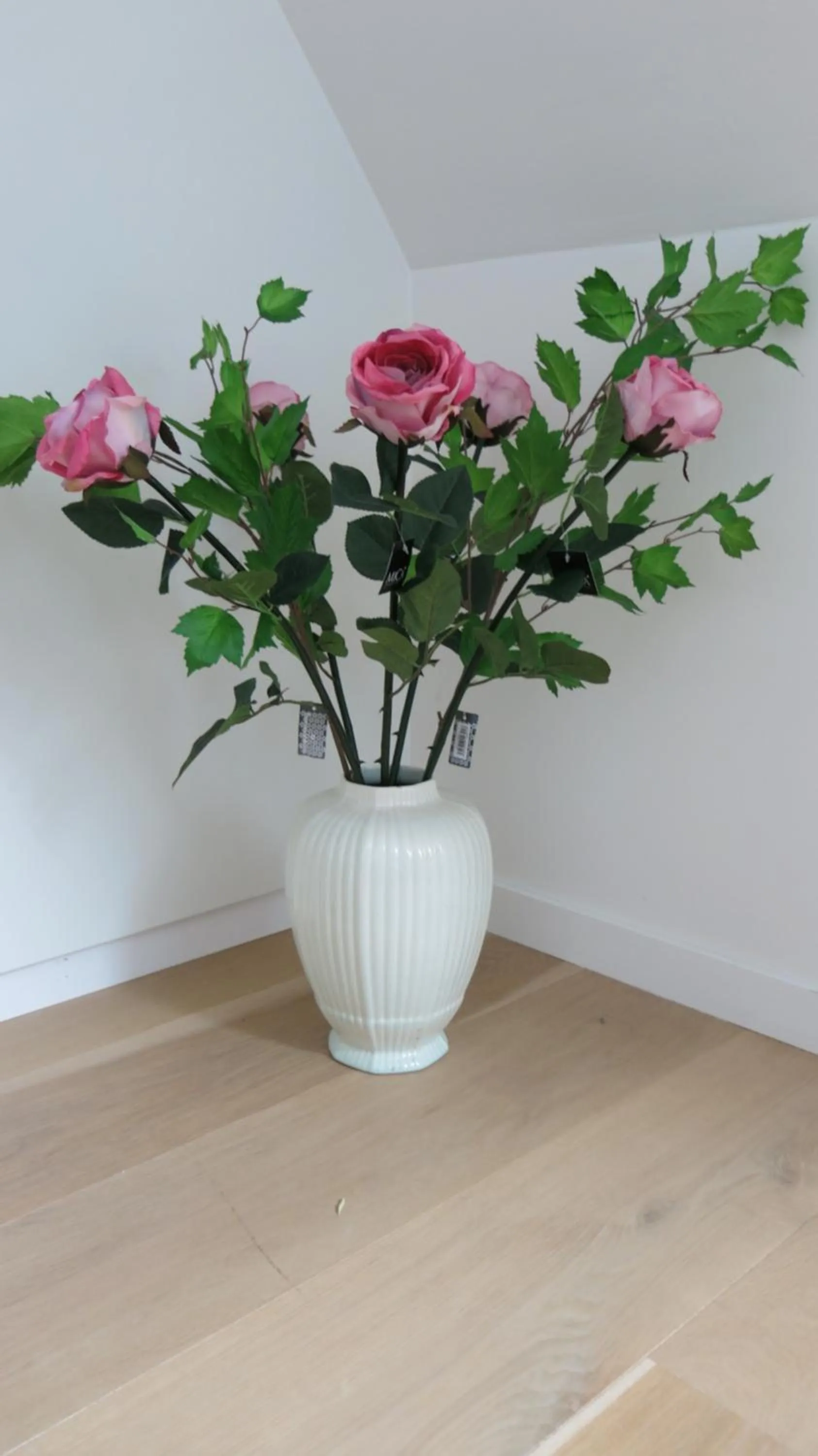 Decorative detail in B&B 7T