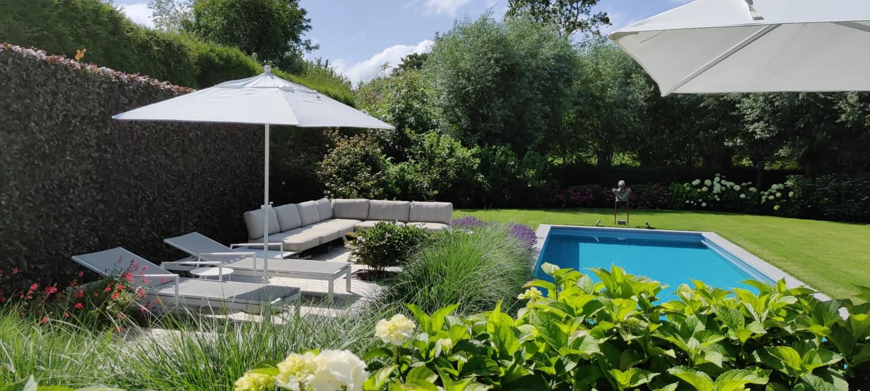 Swimming pool in B&B 7T