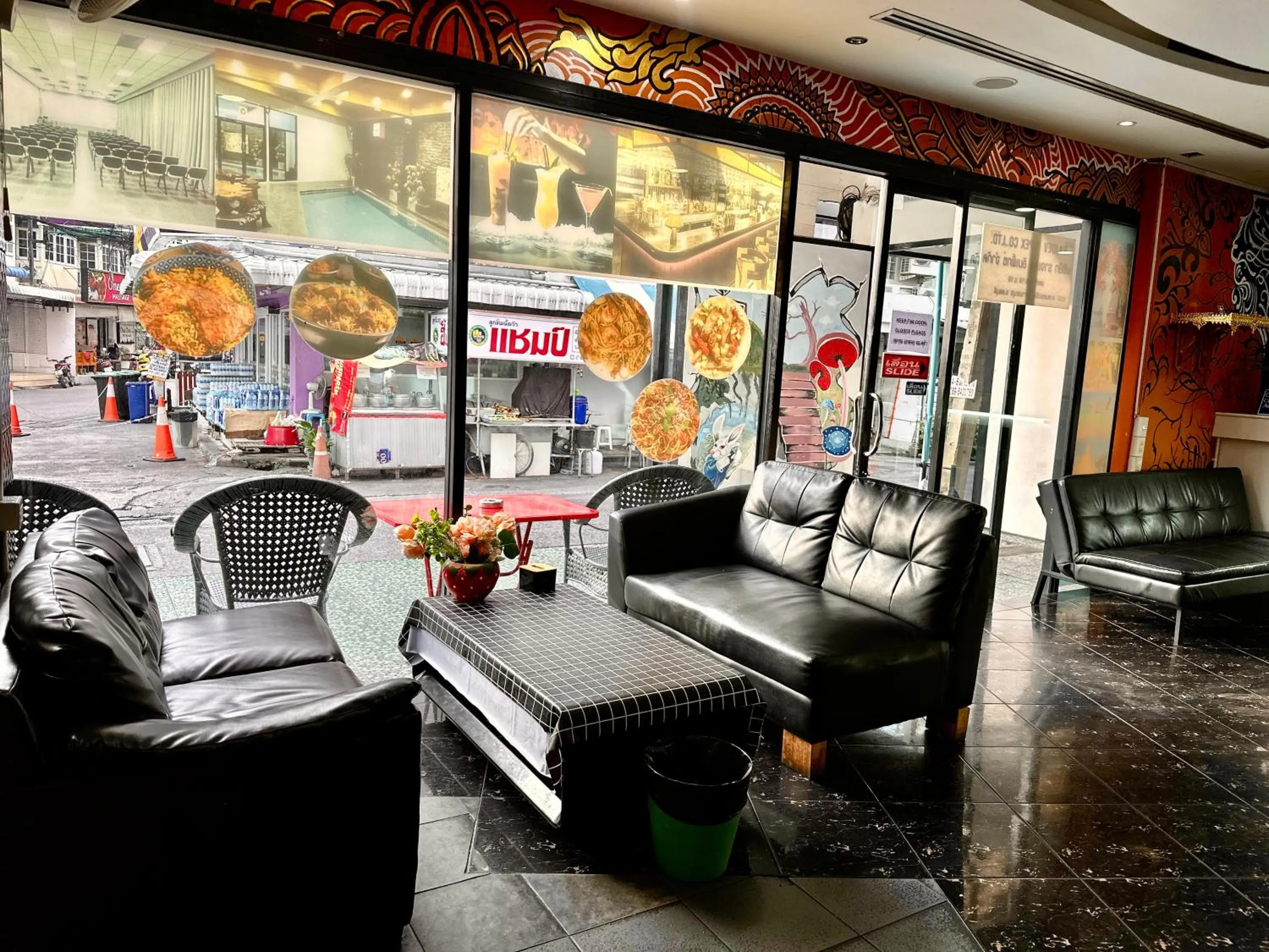 Restaurant/places to eat in Koenig Hotel Pattaya