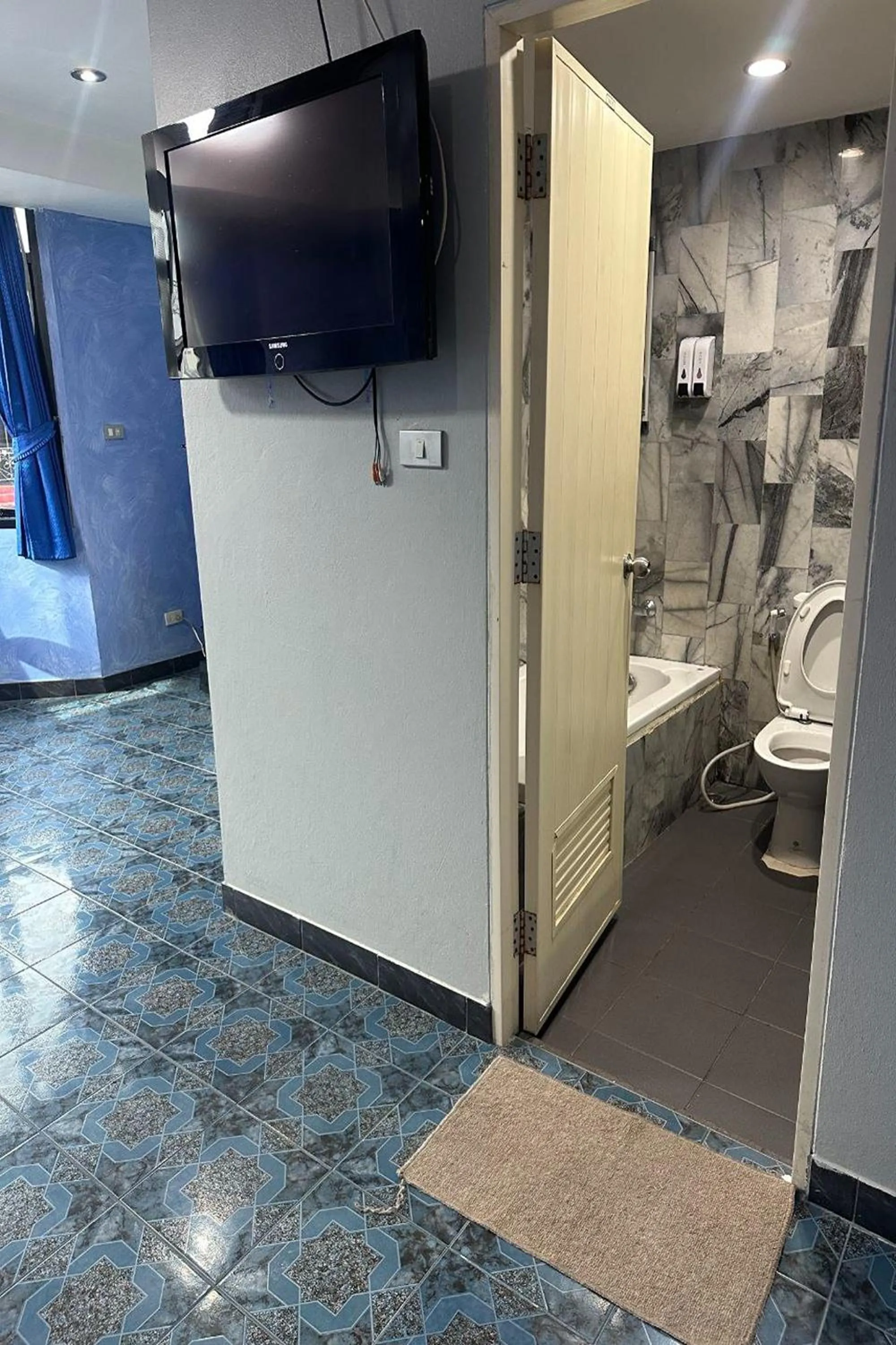 Toilet in Koenig Hotel Pattaya