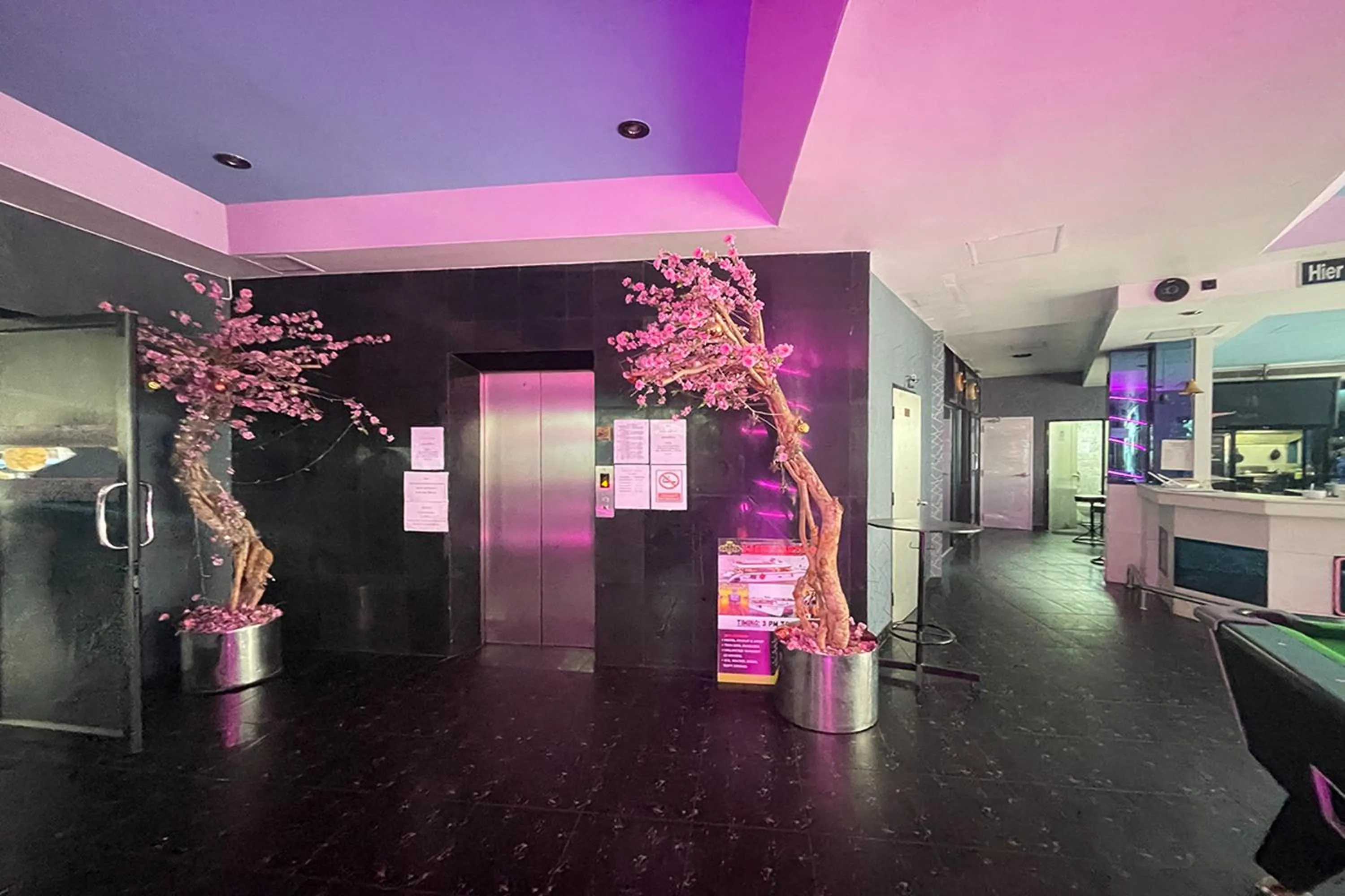 elevator in Koenig Hotel Pattaya