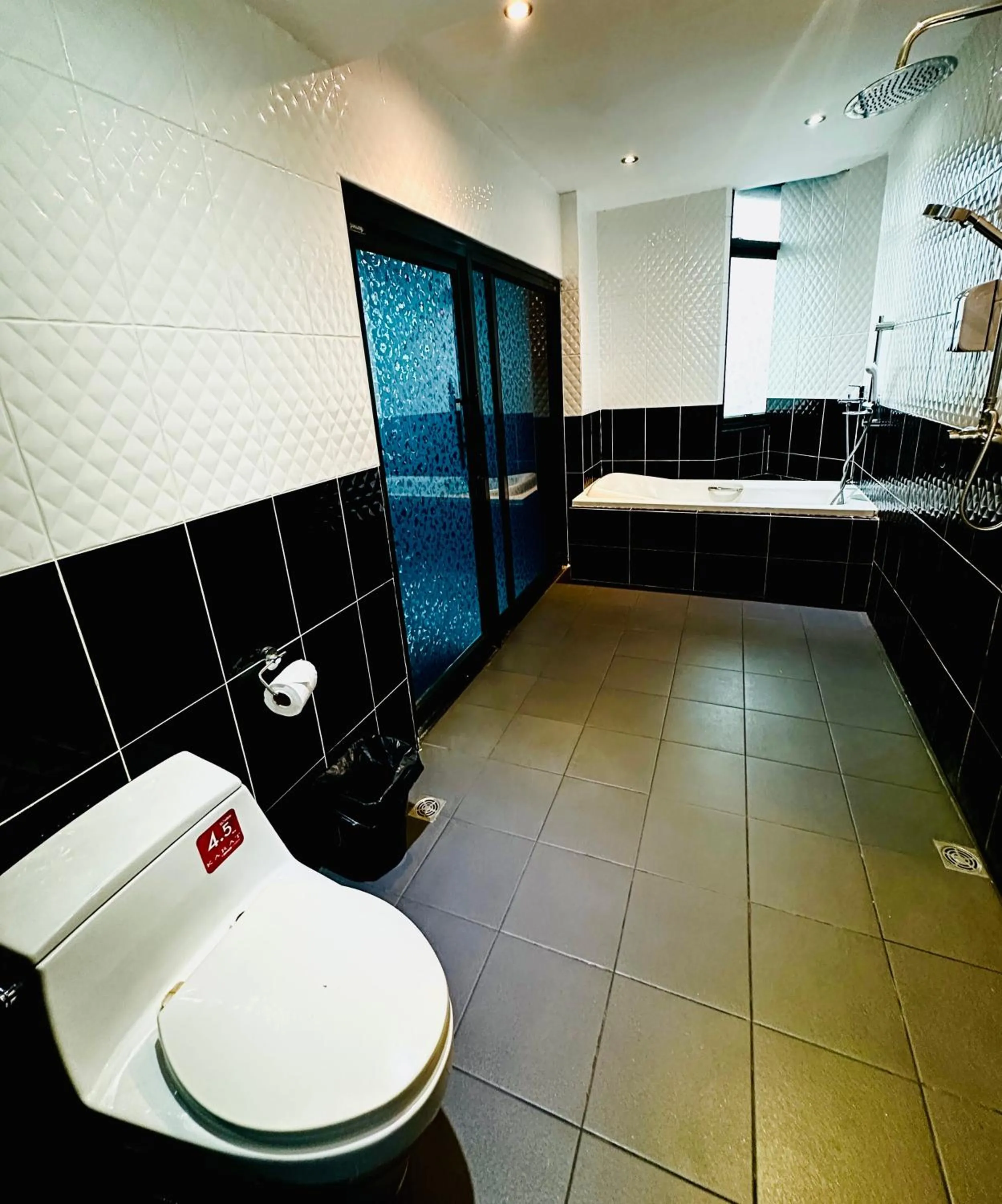 Bathroom in Koenig Hotel Pattaya