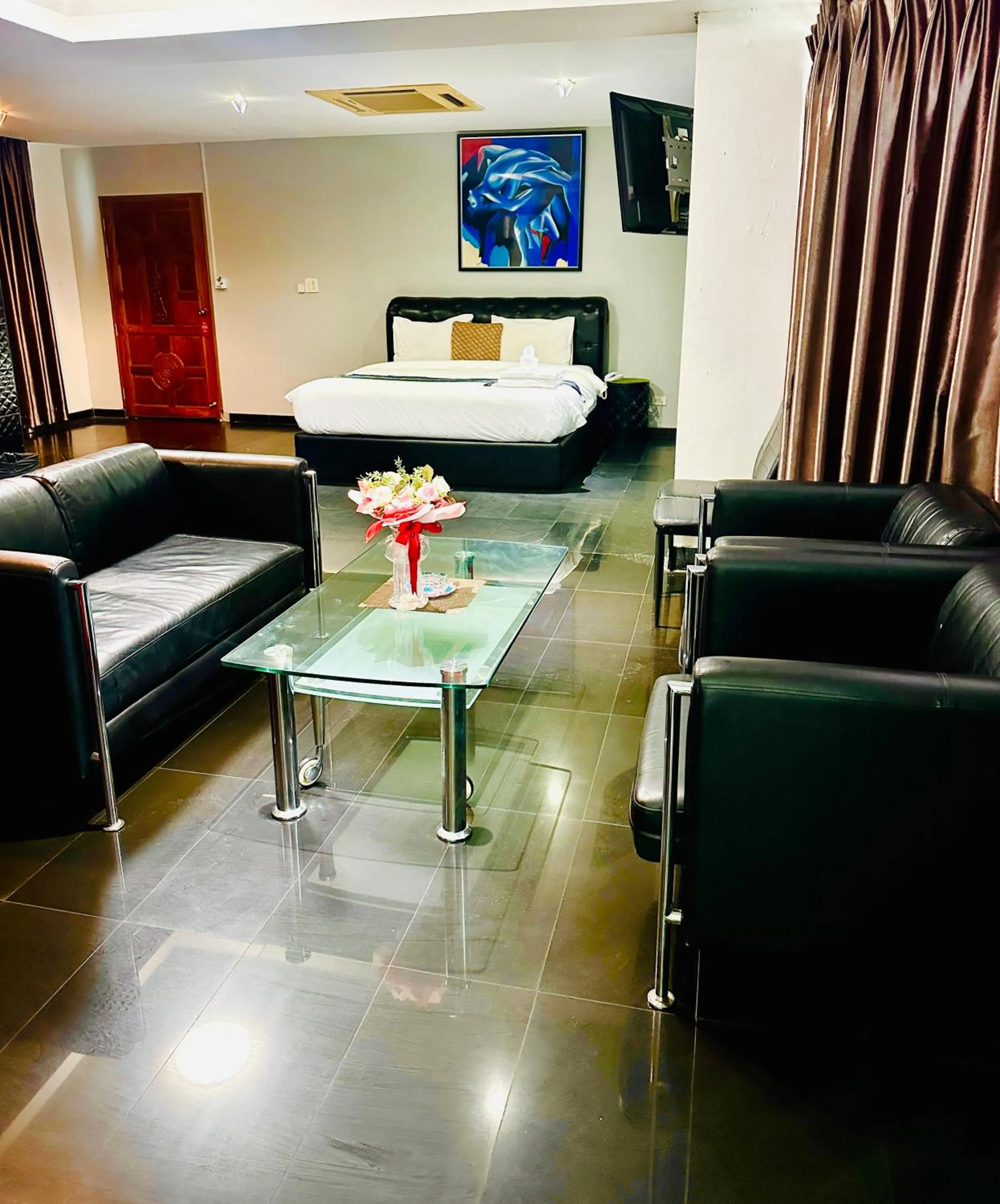 Seating area in Koenig Hotel Pattaya