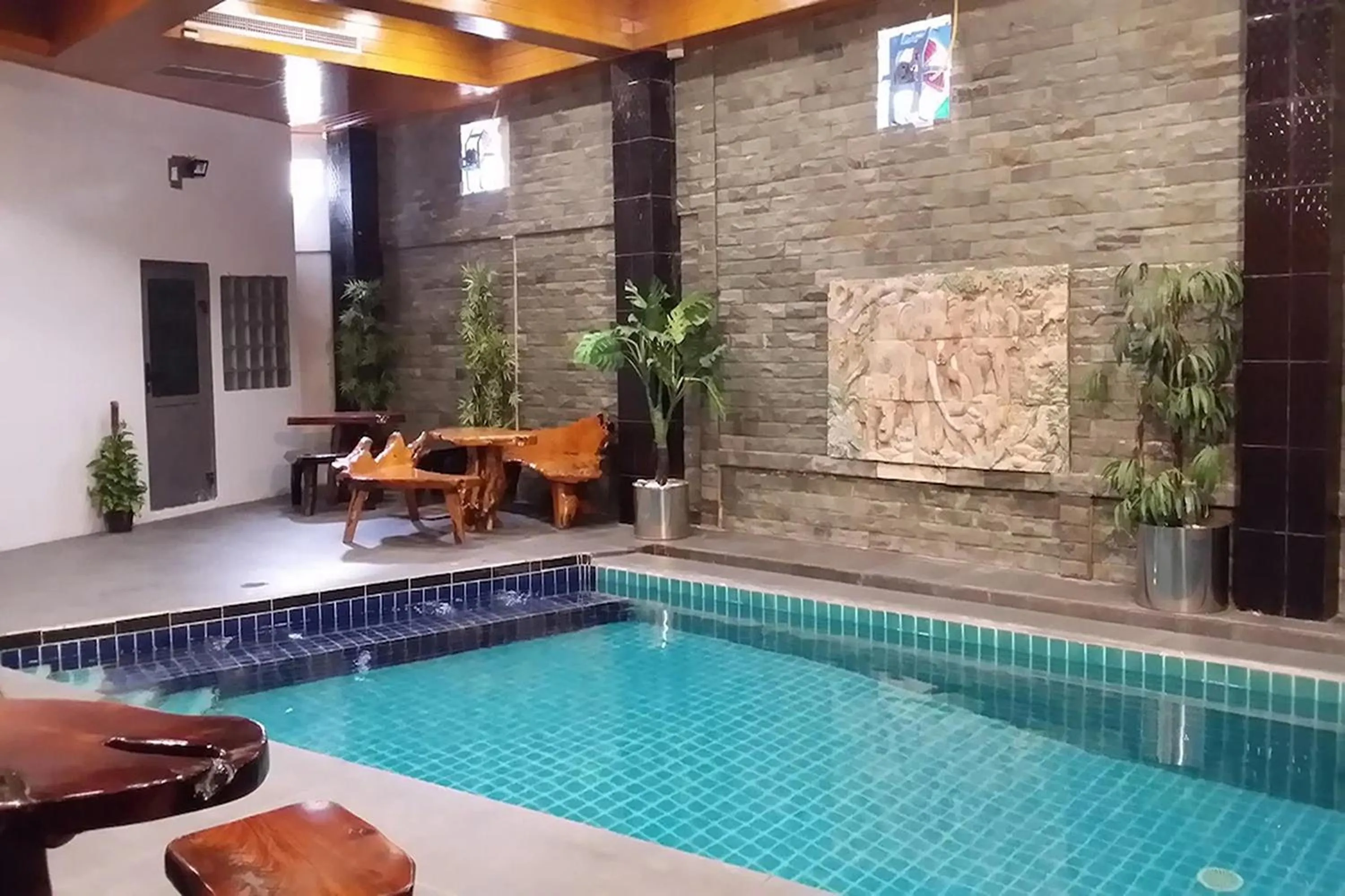Swimming pool in Koenig Hotel Pattaya