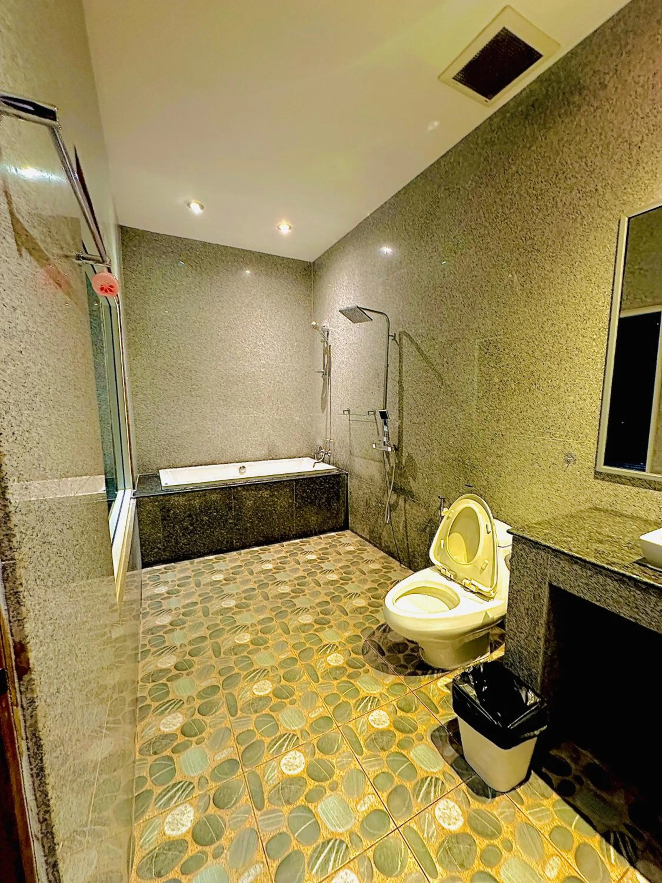 Bathroom in Koenig Hotel Pattaya