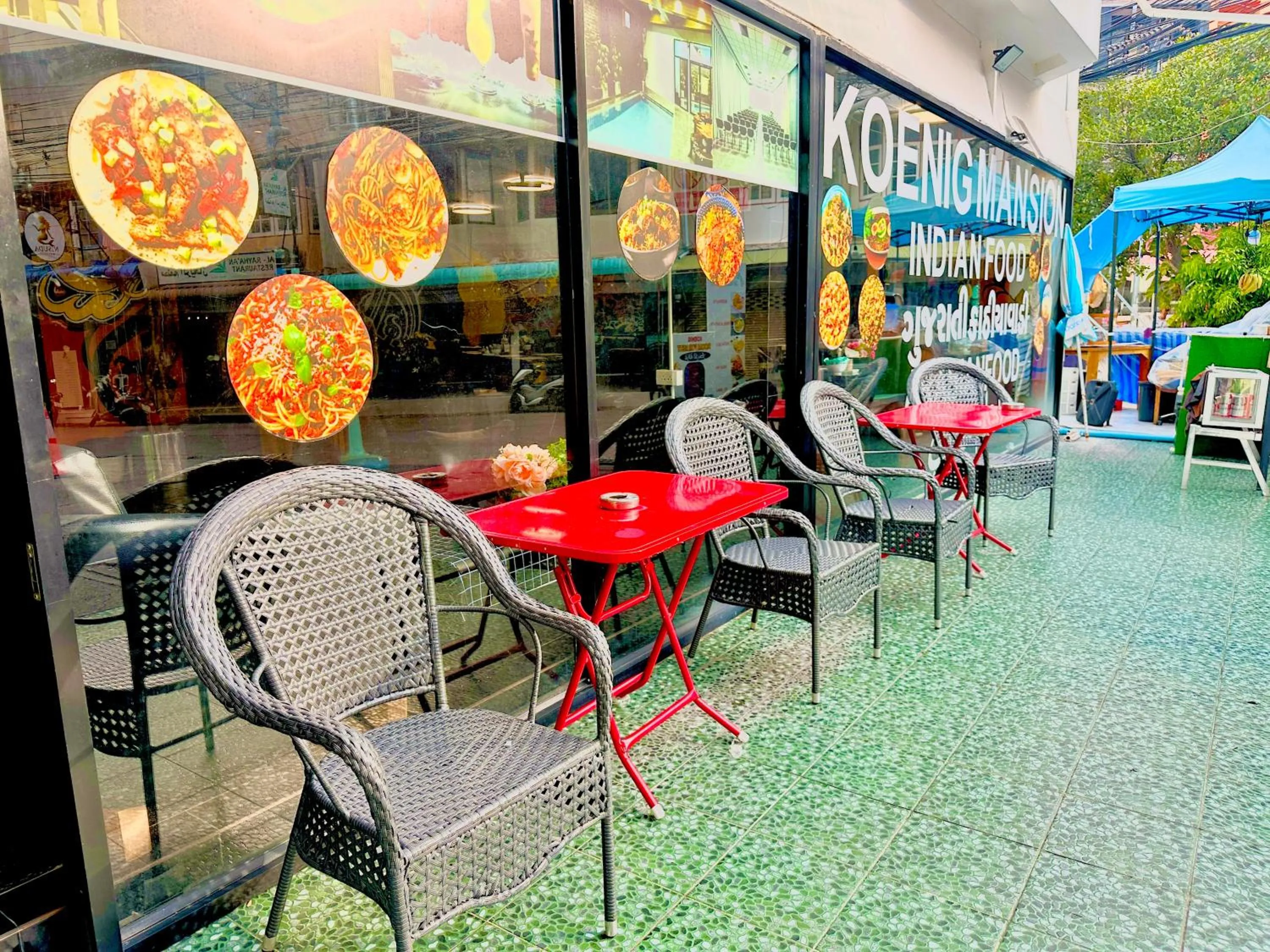 Seating area in Koenig Hotel Pattaya