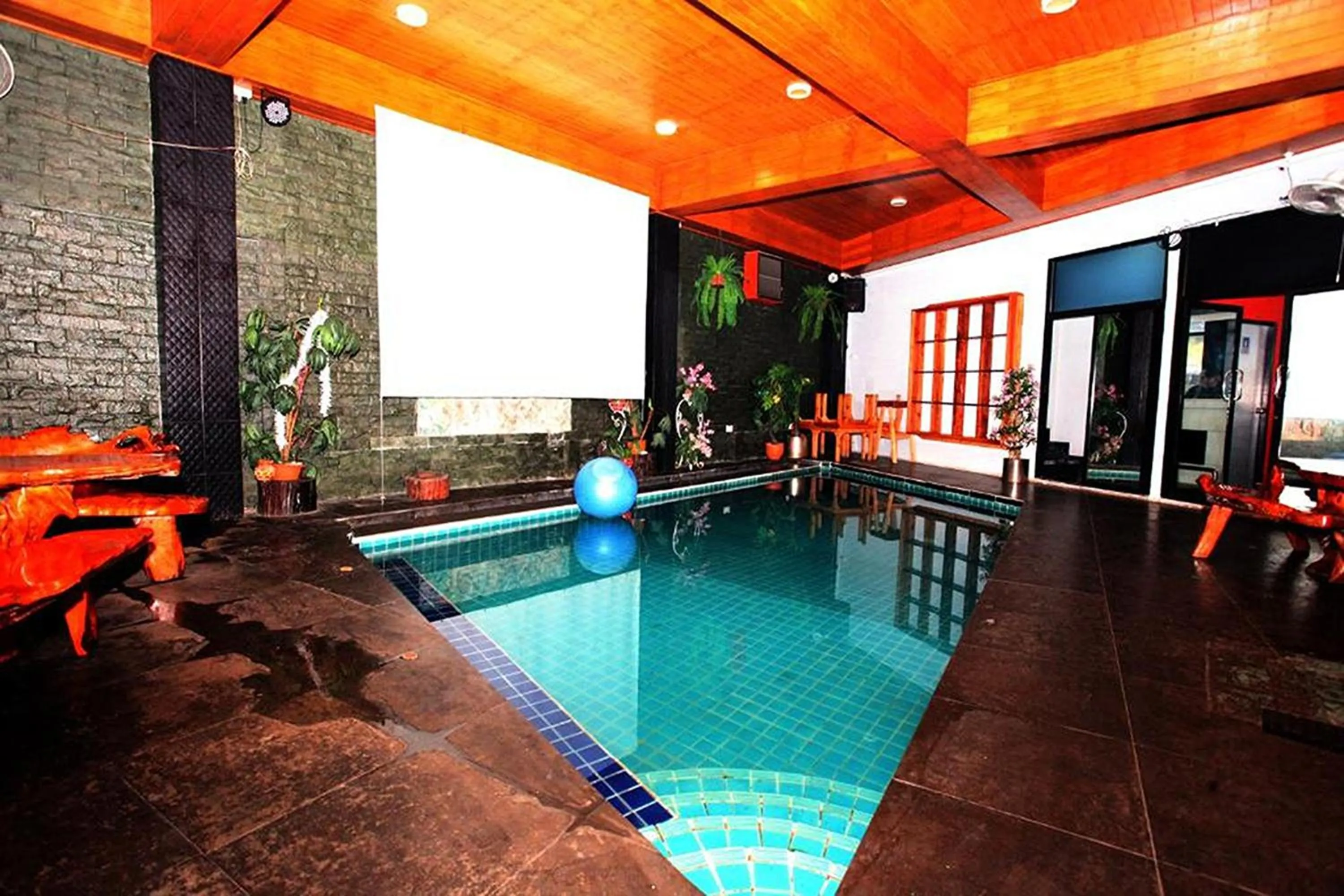 Swimming pool in Koenig Hotel Pattaya