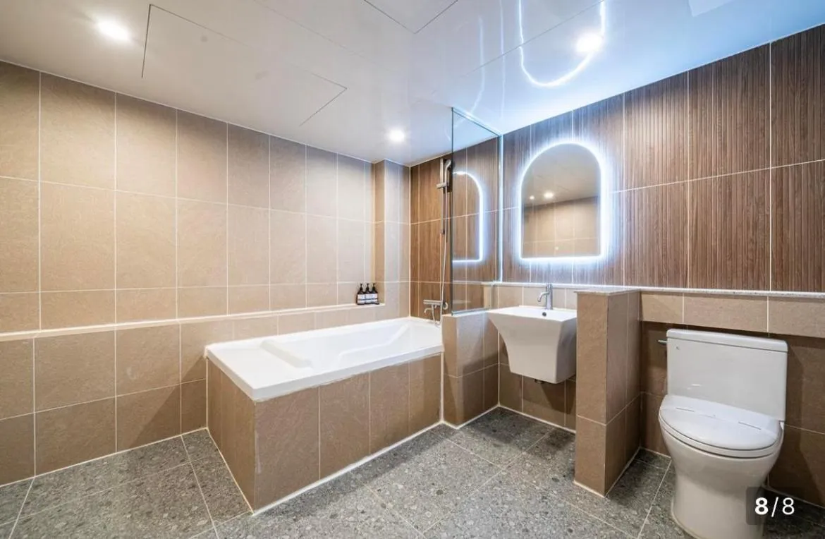 Shower in Hotel Laglas Asan