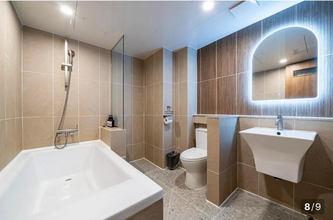 Shower in Hotel Laglas Asan