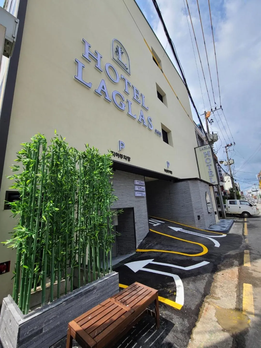 Property building in Hotel Laglas Asan