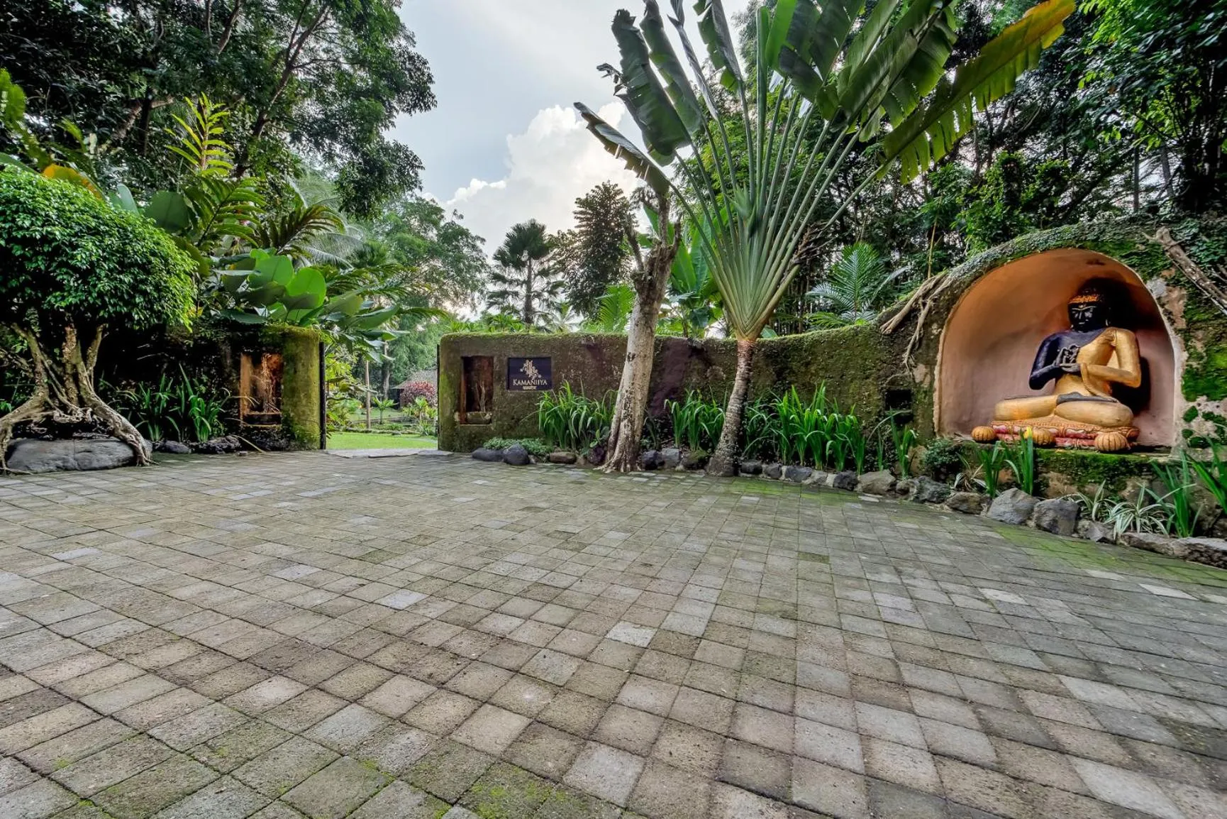 Facade/entrance in Kamaniiya River Villa Sayan - Ubud
