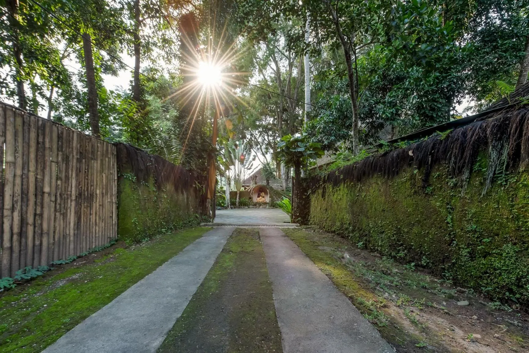 Facade/entrance in Kamaniiya River Villa Sayan - Ubud