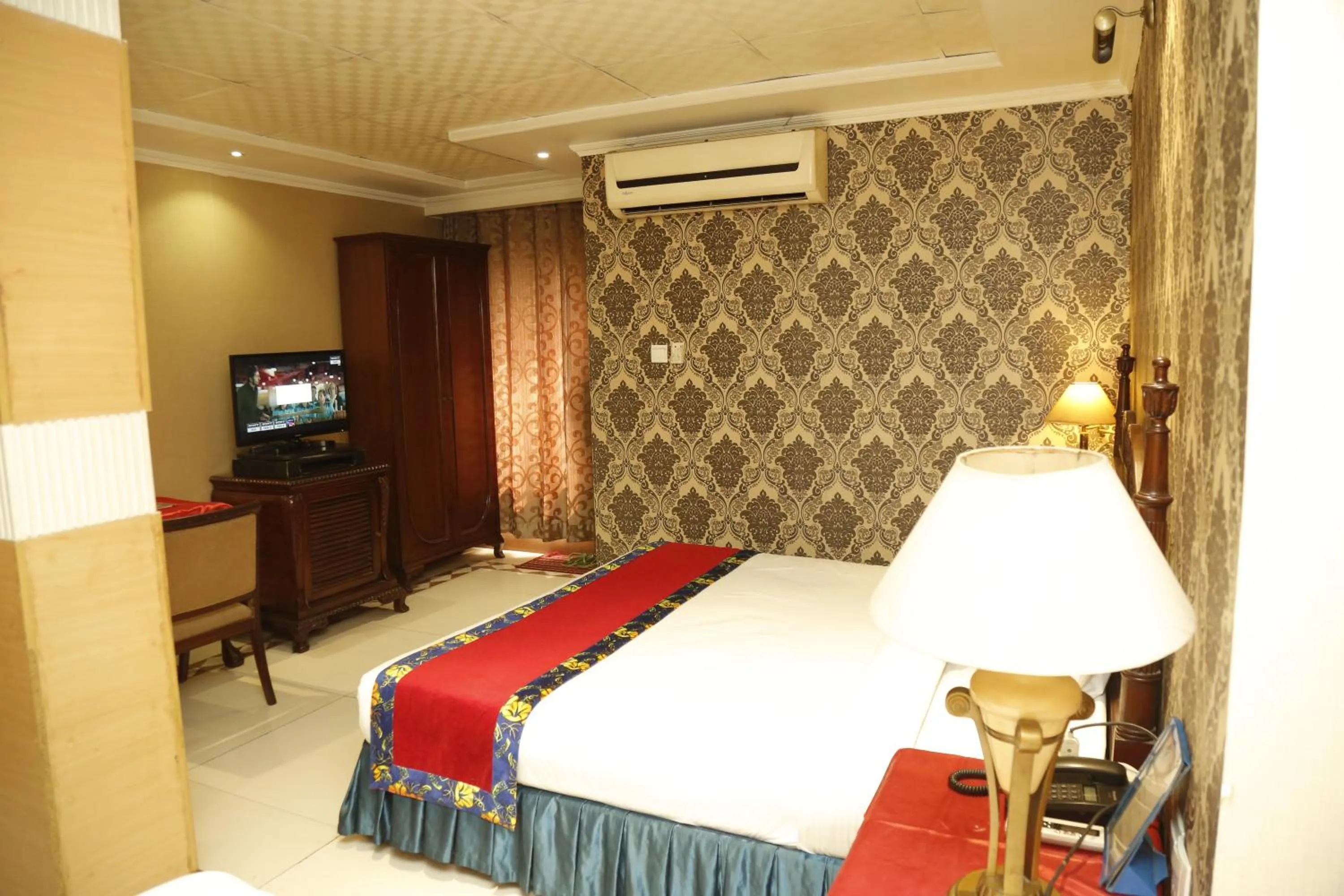 Bedroom, Bed in Sea Shell Residence - Dhaka