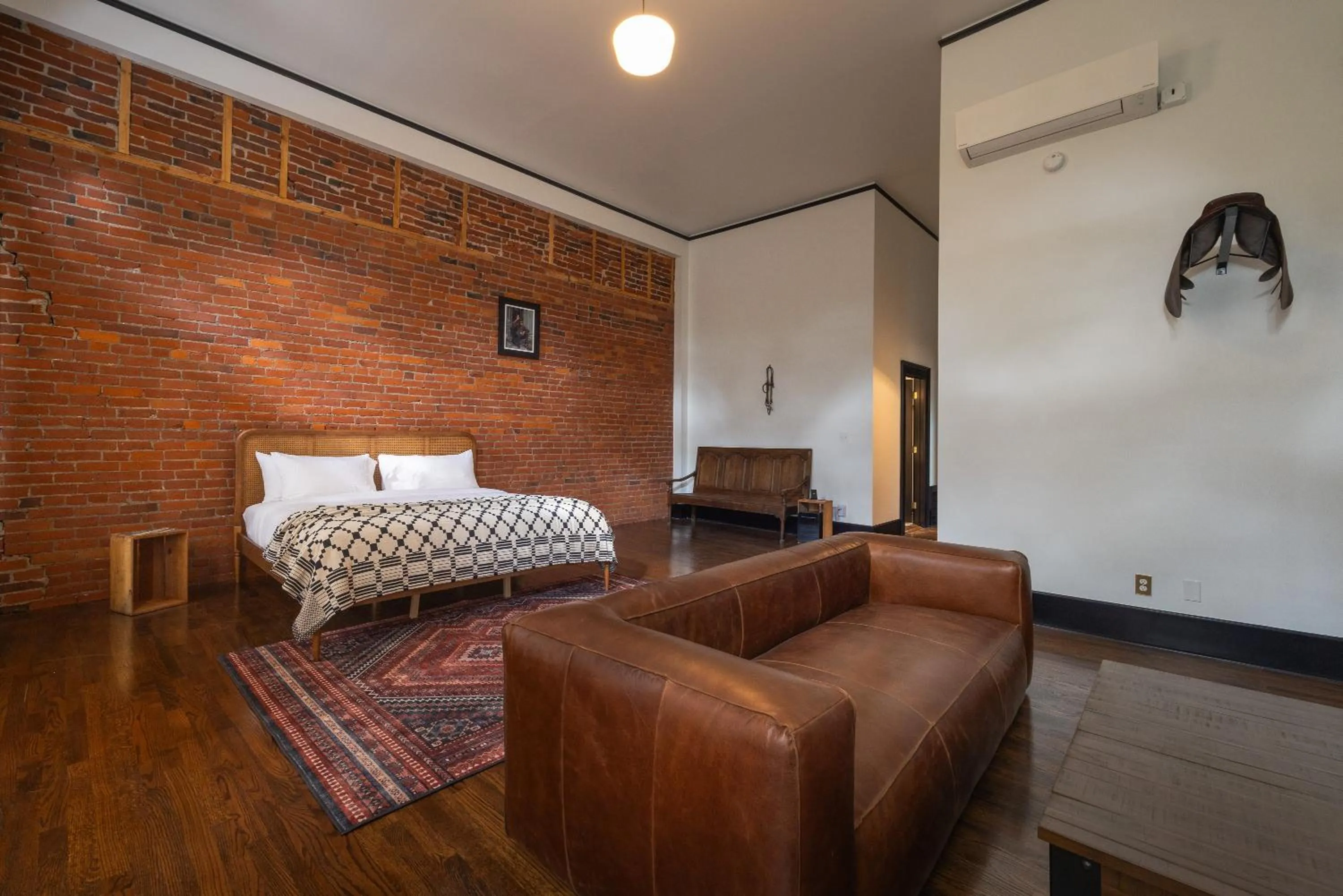 Bedroom, Bed in Hotel Hardware