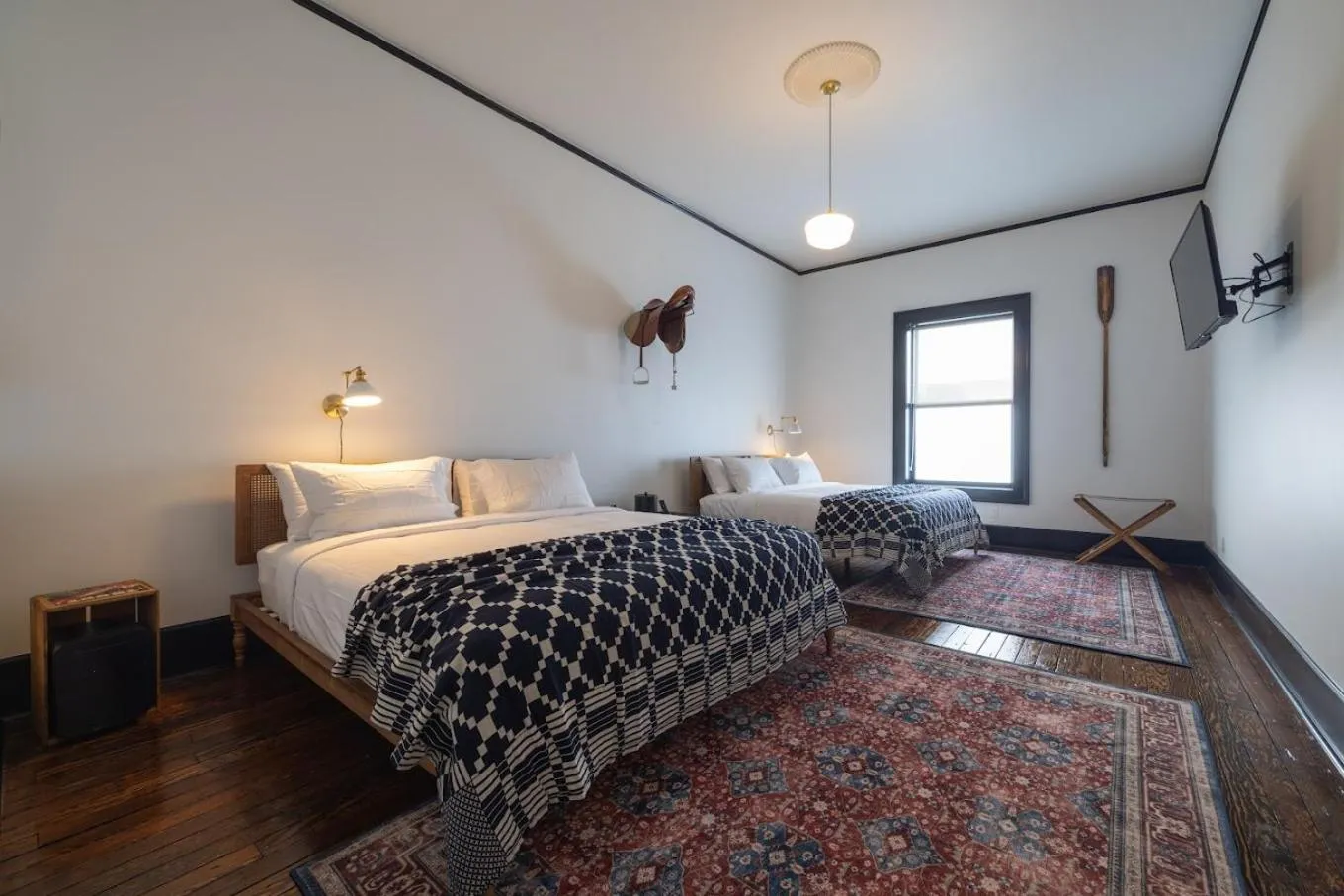 Bed in Hotel Hardware