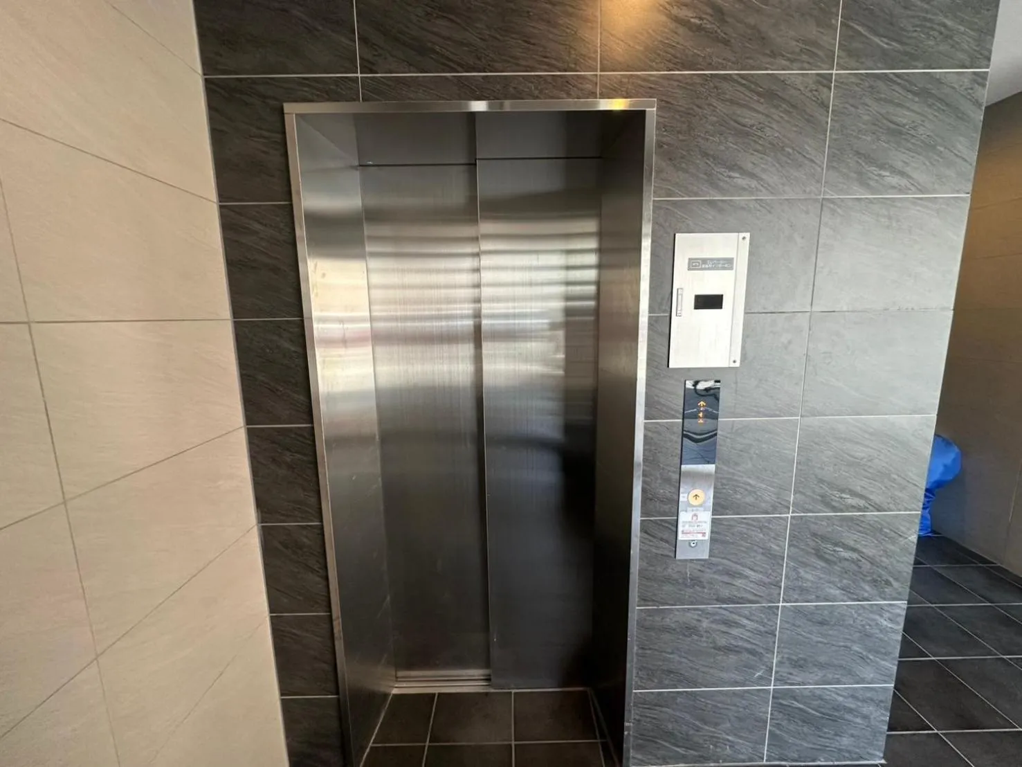 elevator in Legatio HAKATA