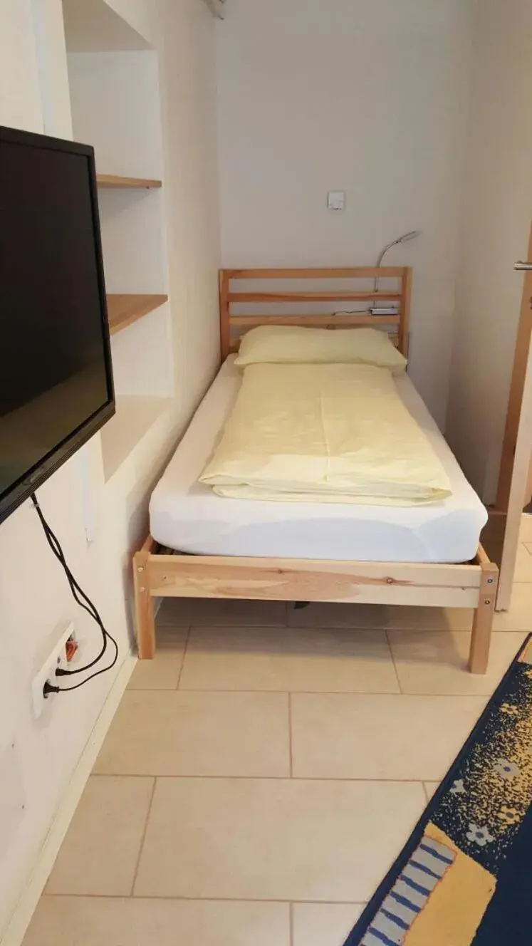 Budget Single Room in Waldhof Budget Single Room in Waldhof