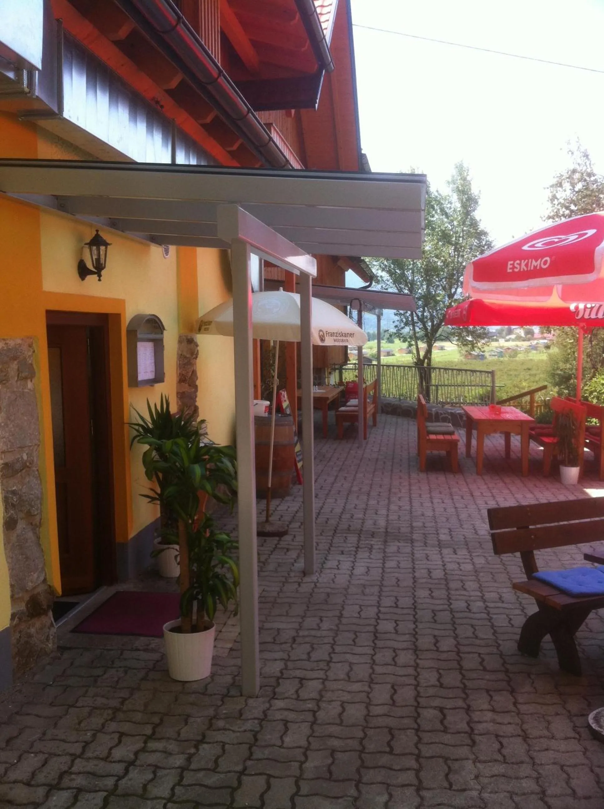 Facade/entrance in Waldhof