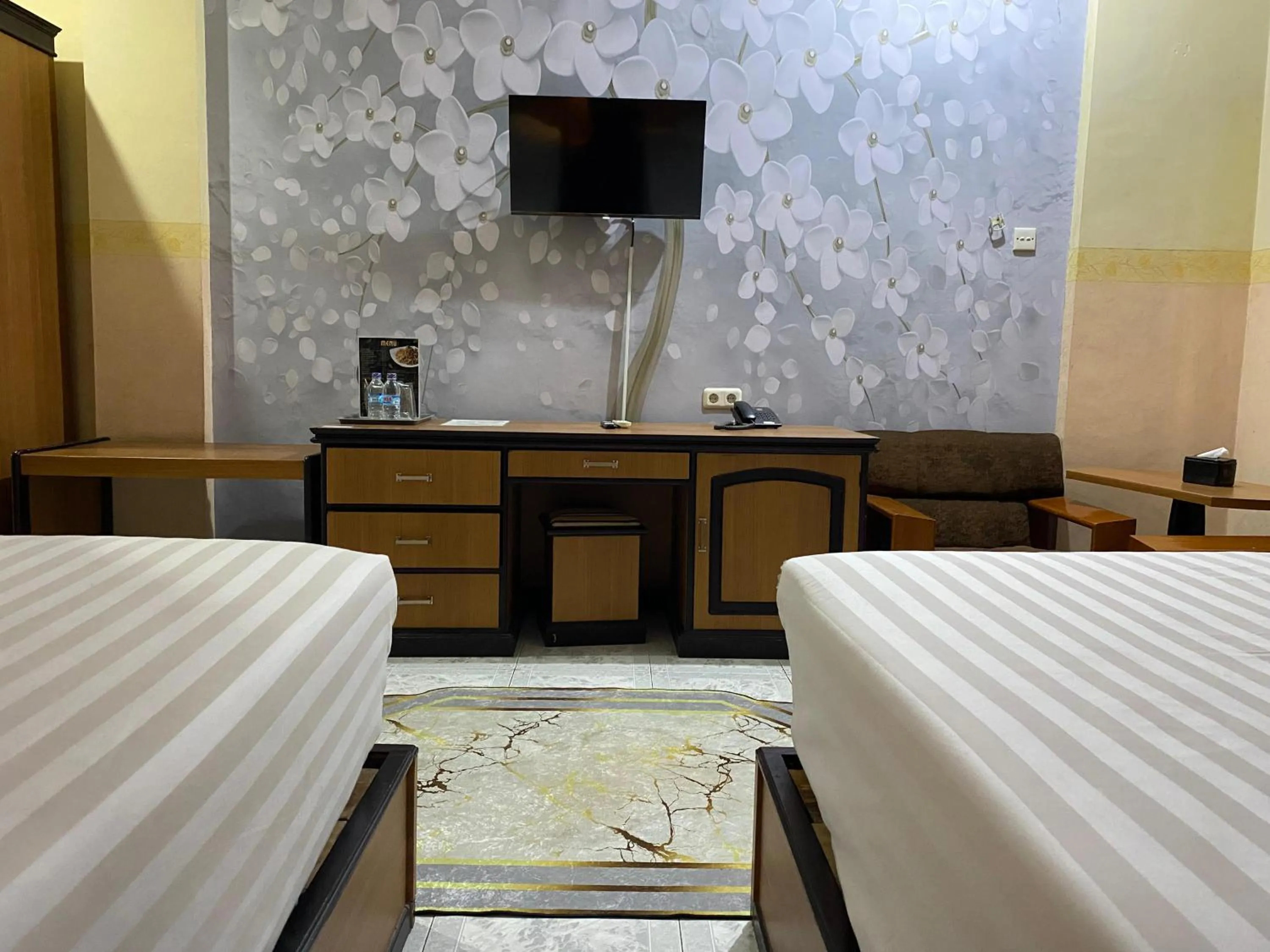 TV and multimedia, Bed in Nikita Hotel