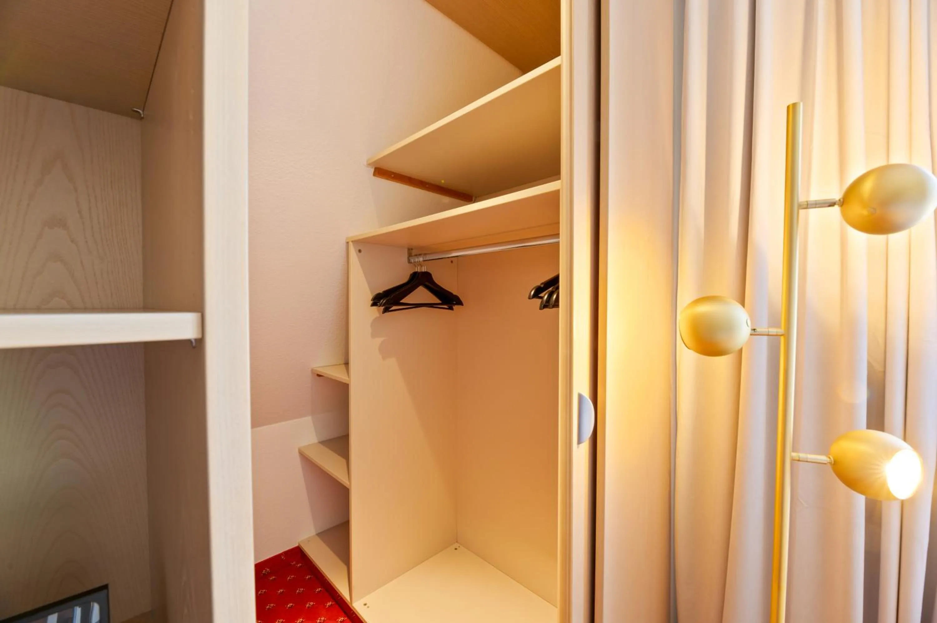 wardrobe in Gästehaus Andrea