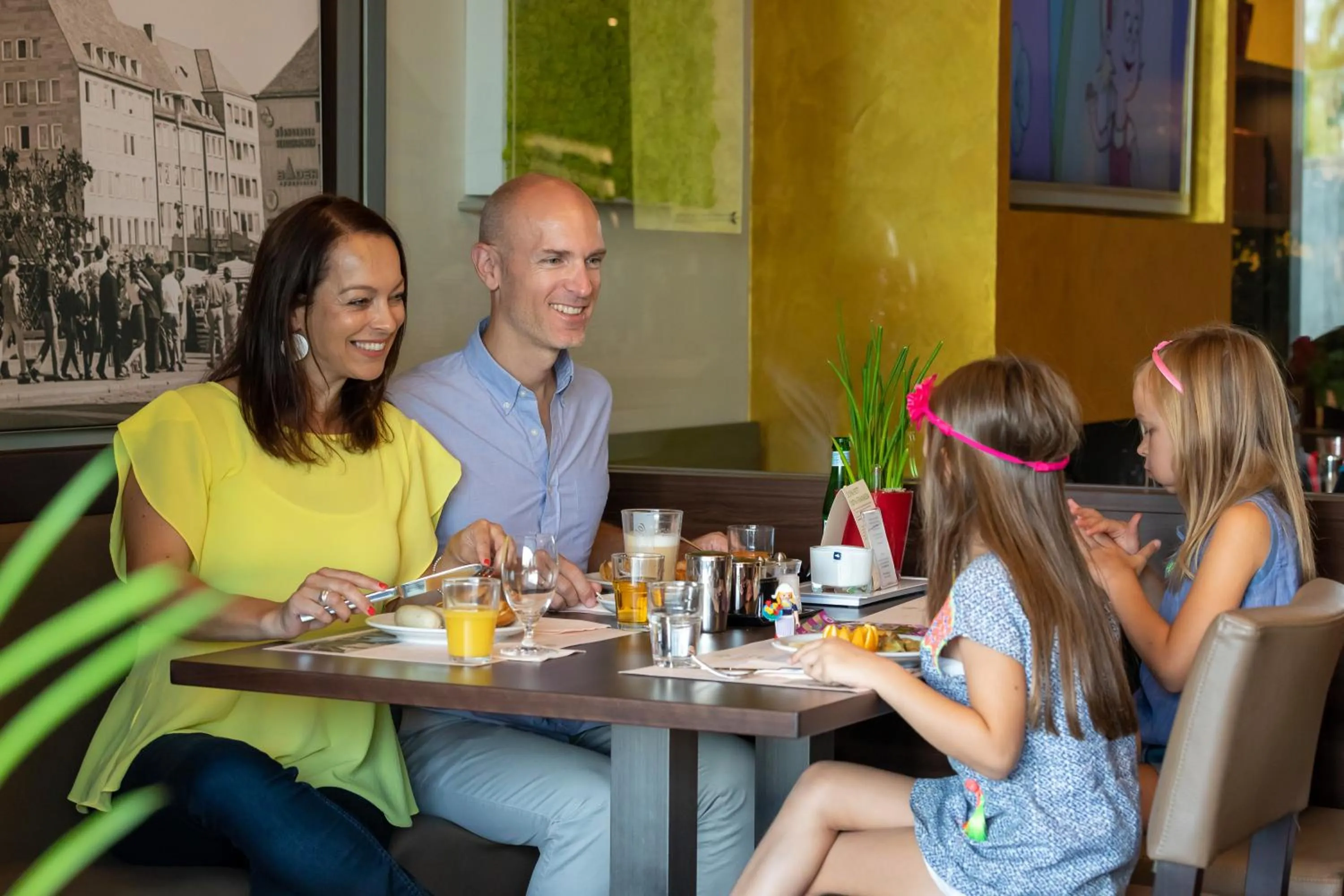 Restaurant/places to eat in hotel bomonti Nürnberg West