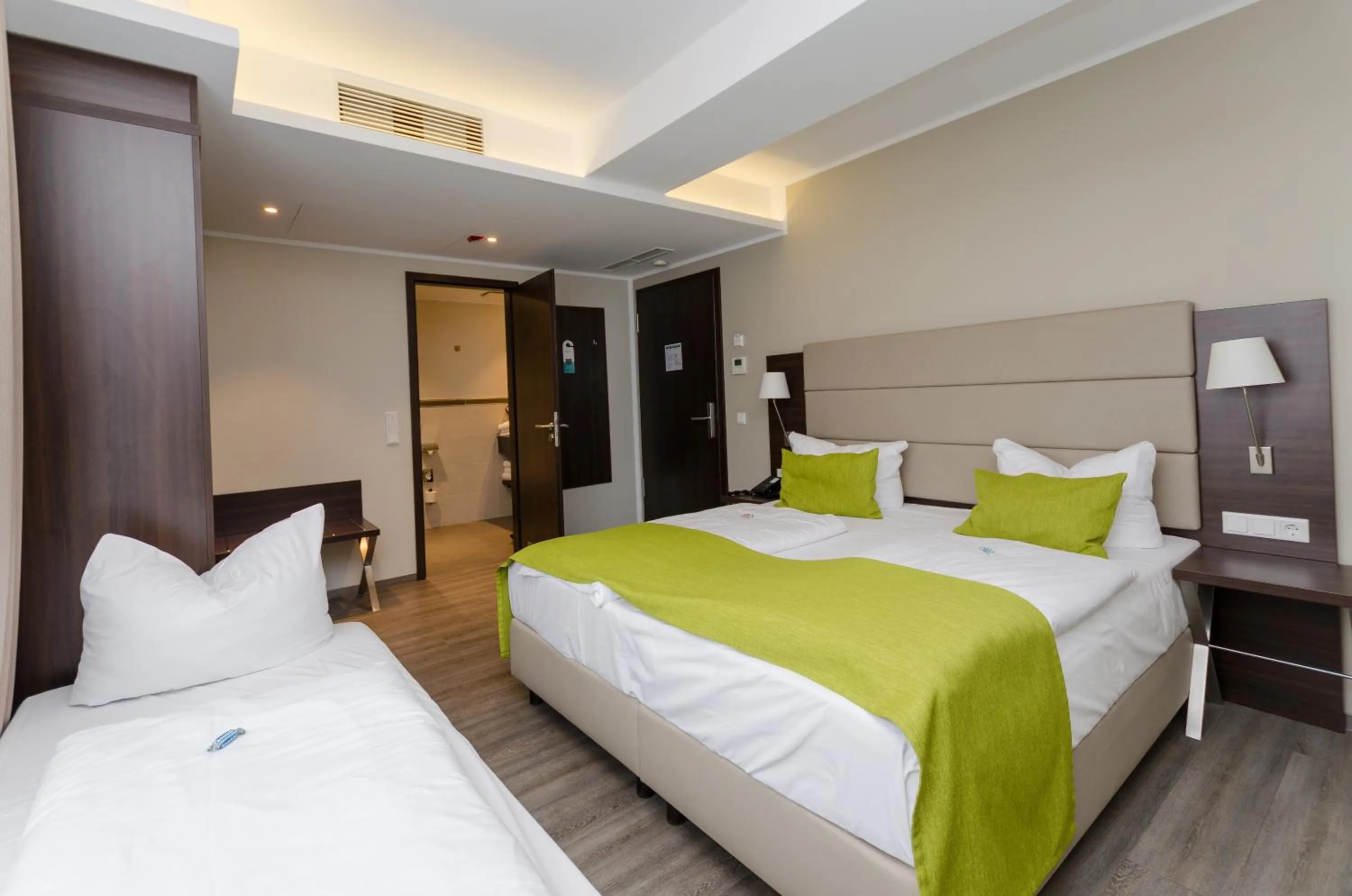 Photo of the whole room, Bed in hotel bomonti Nürnberg West